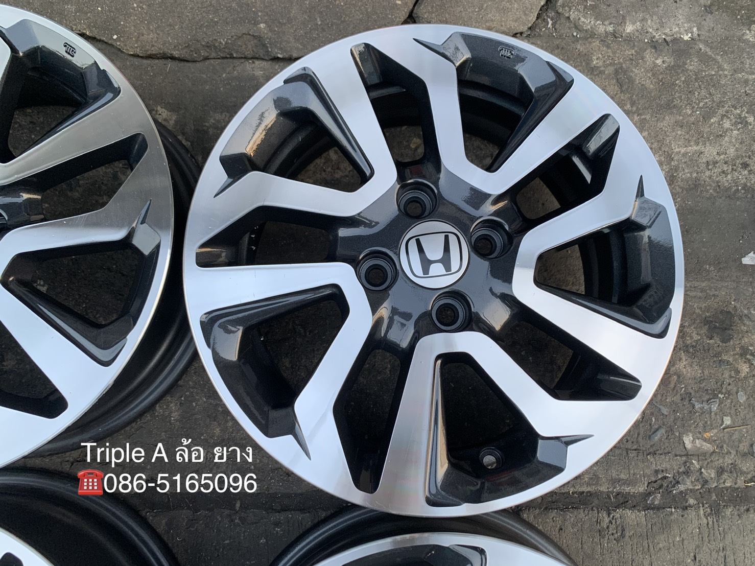 ล้อแม็ก Honda Jazz ตัวรองท็อป ขอบ 15 สีเทาปัดหน้าเงา สวยกริ๊บ ล้อแม็ก Honda Jazz ตัวรองท็อป ขอบ 15 สีเทาปัดหน้าเงา สวยกริ๊บ