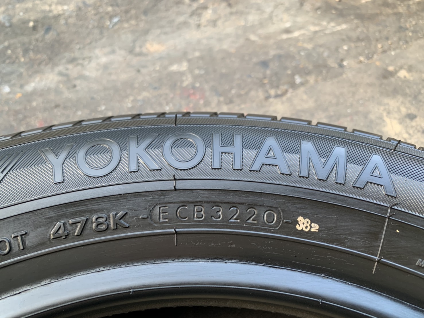 ยางใหม่ 205-55-16 Yokohama ปี 20 ใหม่กริ๊บๆทุกเส้น ยางใหม่ 205-55-16 Yokohama ปี 20 ใหม่กริ๊บๆทุกเส้น