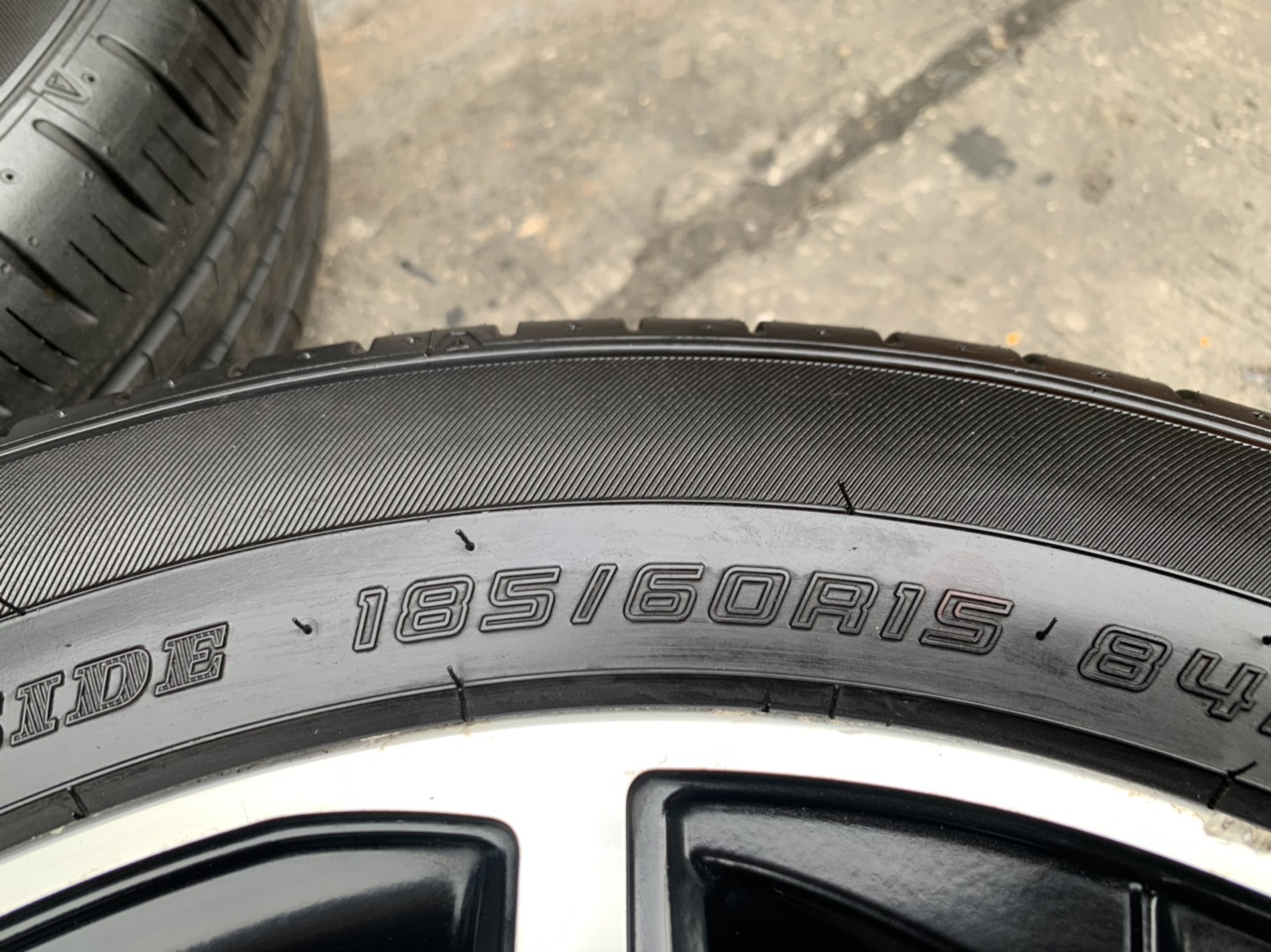 ล้อแม็ก Toyota Vios TRD แท้ ขอบ 15 พร้อมยางน้องๆป้ายแดง 185-60-15 Dunlop ปี 20 ล้อแม็ก Toyota Vios TRD แท้ ขอบ 15 พร้อมยางน้องๆป้ายแดง 185-60-15 Dunlop ปี 20