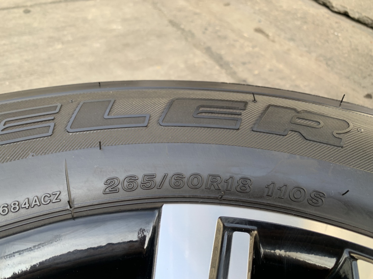 ล้อแม็ก Mitsu Pajero Sport รุ่นใหม่ล่าสุด ขอบ 18 ดำหน้าเงา พร้อมยาง 265-60-18 Bridgestone ปี 19 สภาพดี ล้อแม็ก Mitsu Pajero Sport รุ่นใหม่ล่าสุด ขอบ 18 ดำหน้าเงา พร้อมยาง 265-60-18 Bridgestone ปี 19 สภาพดี