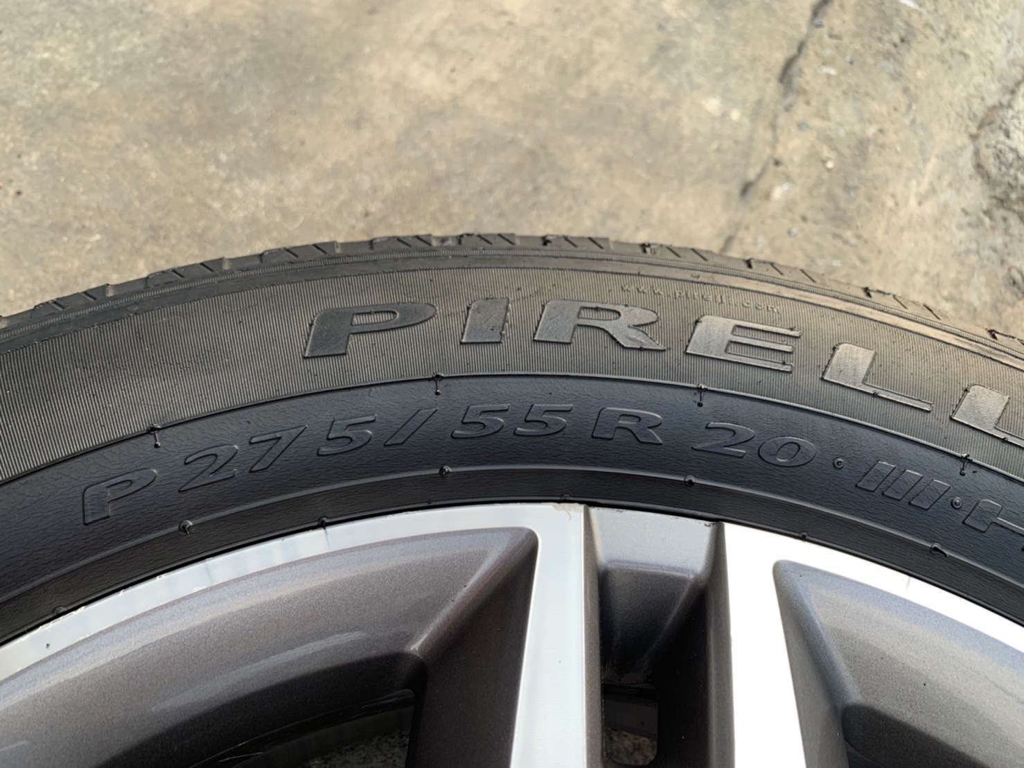 ล้อแม็ก Ford Everest ขอบ 20 แถมยาง 275-55-20 PIRELLI ปี 17