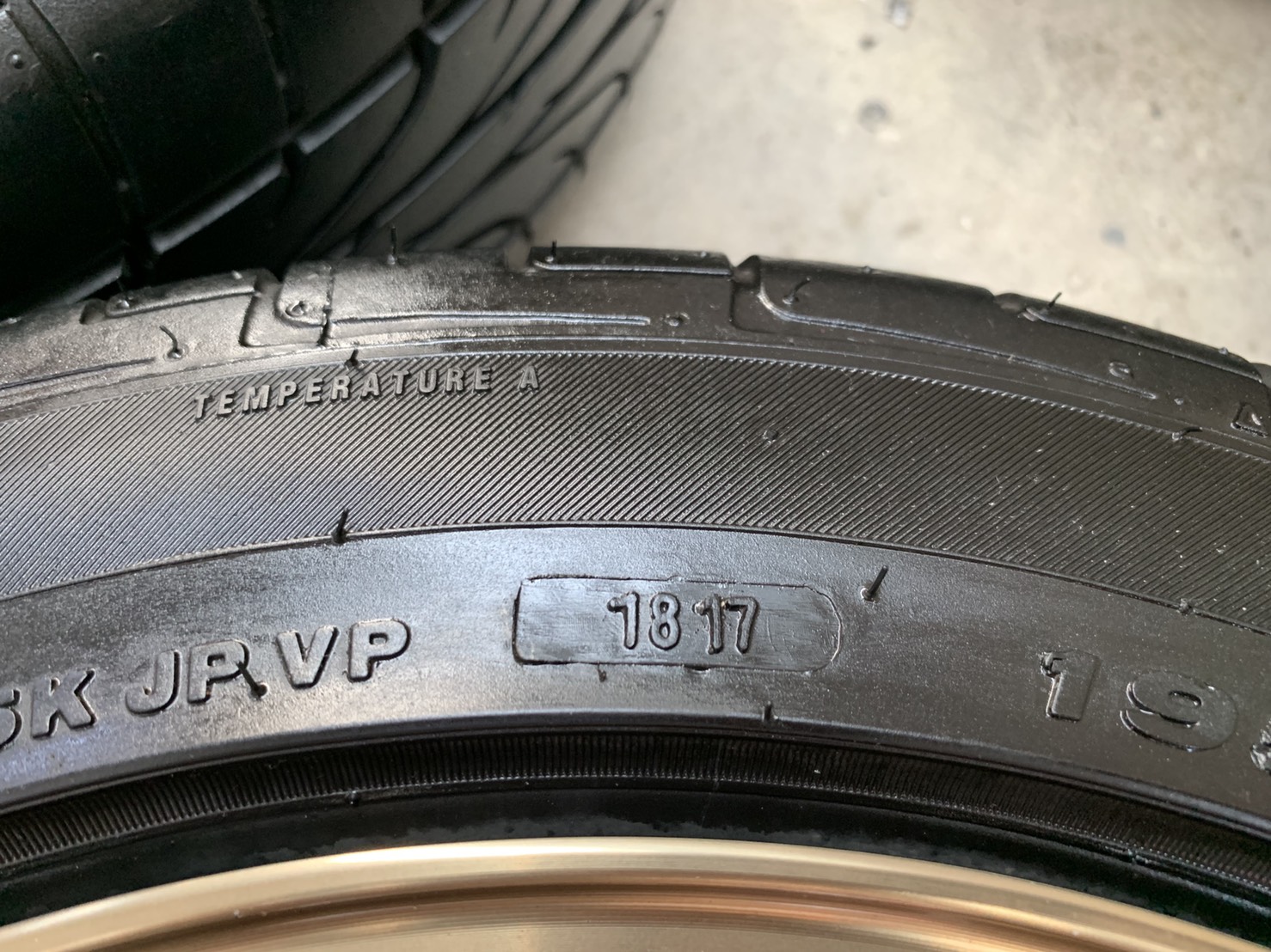 ล้อแม็ก 4รู100 S1 ขอบ 15 สีดำขอบชา พร้อมยาง 195-55-15 Pinso Tyres ปี 17 ล้อแม็ก 4รู100 S1 ขอบ 15 สีดำขอบชา พร้อมยาง 195-55-15 Pinso Tyres ปี 17