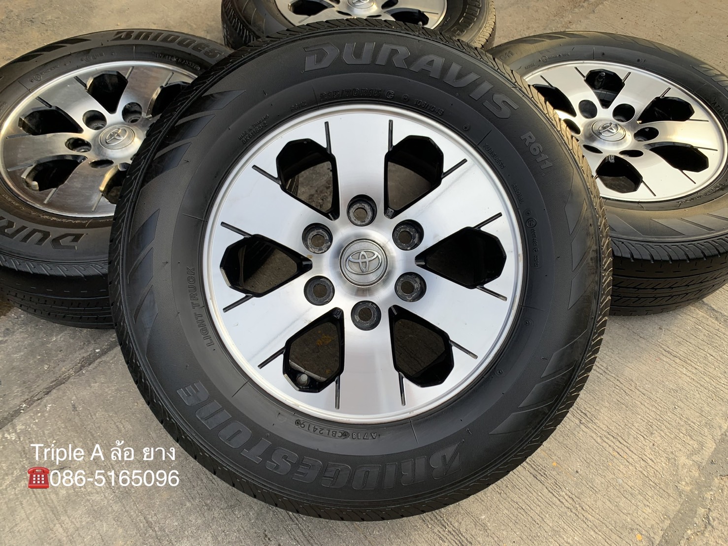 ล้อแม็ก Toyota Ventury รถตู้ ขอบ 15 พร้อมยาง 215-70-15 Bridgestone ปี 19