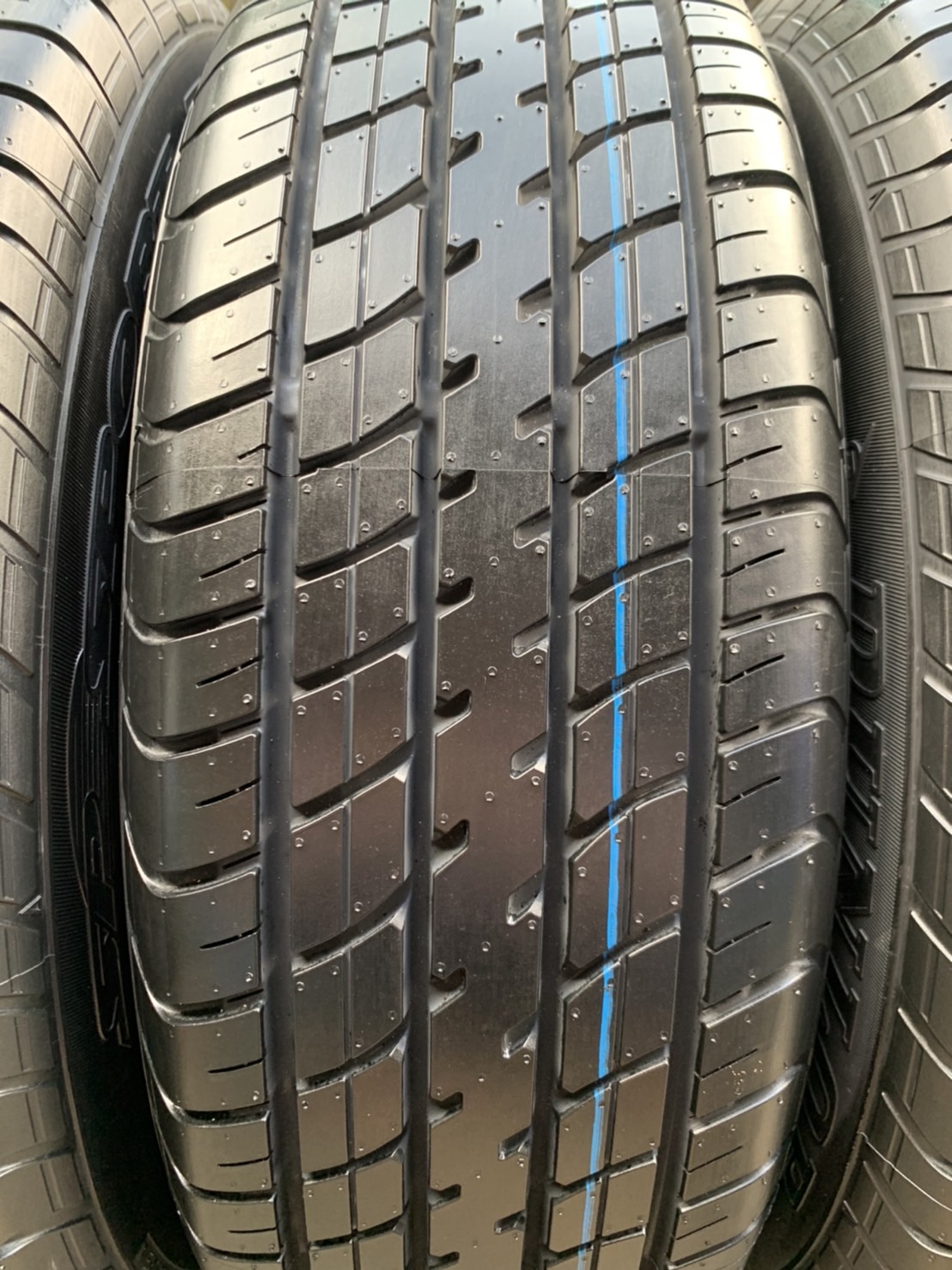 ล้อแม็กป้ายแดง Toyota Yaris Ativ ขอบ 15 สีเทาหน้าเงา พร้อมยางใหม่ 185-60-15 Dunlop ปี 21