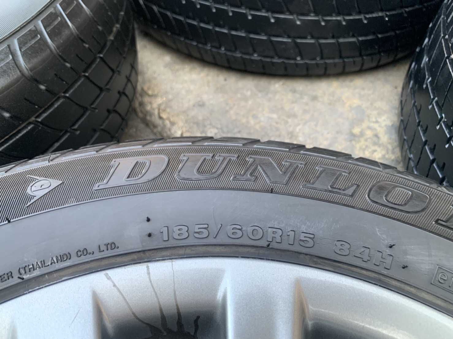 ล้อแม็ก Toyota Vios รุ่น 12 ก้าน ขอบ 15 สีรมดำ พร้อมยาง 185-60-15 Dunlop ปลายปี 18 ล้อแม็ก Toyota Vios รุ่น 12 ก้าน ขอบ 15 สีรมดำ พร้อมยาง 185-60-15 Dunlop ปลายปี 18
