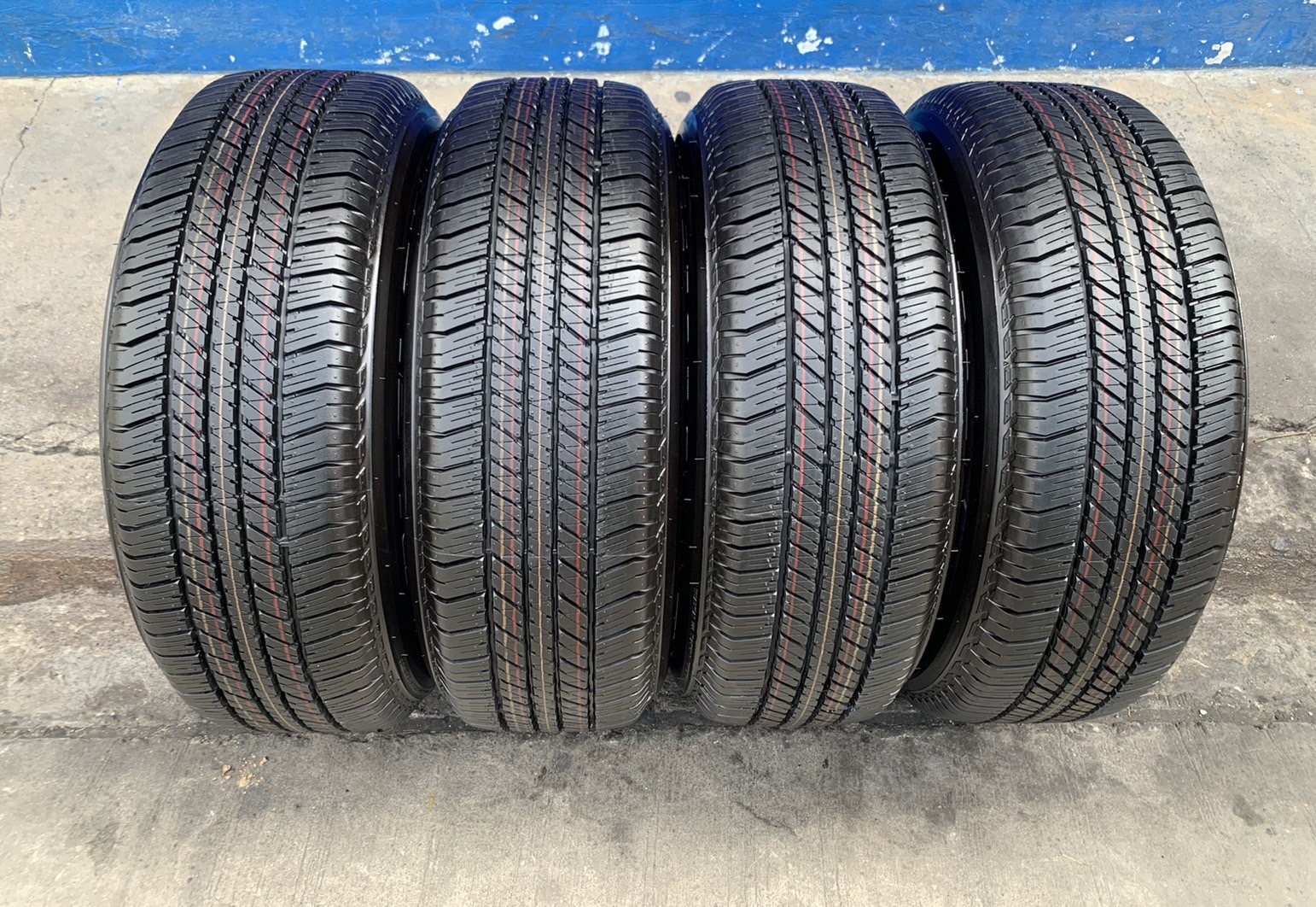 ล้อแม็กป้ายแดง Ford Ranger XLT รุ่นใหม่ ขอบ 17 สีดำแท้ พร้อมยางใหม่ป้ายแดง 265-65-17 Bridgestone ปี 