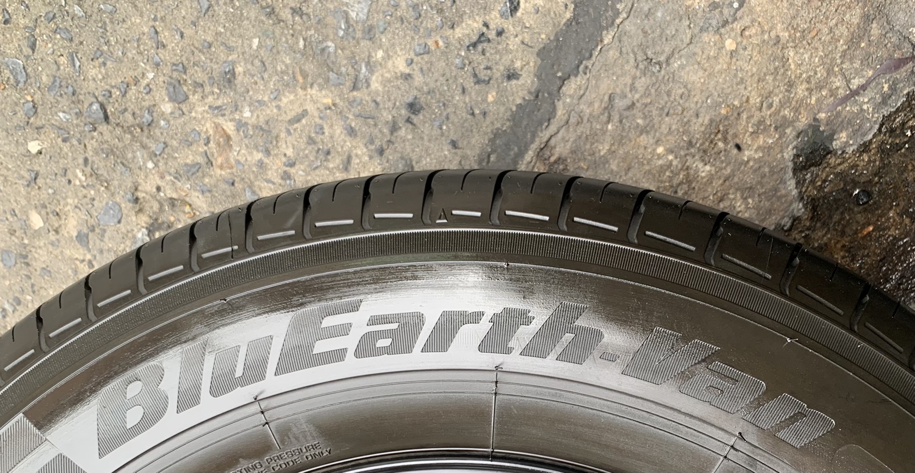 ยางป้ายแดง 235-65-16 Yokohama ปี 21 สวยๆ ยางป้ายแดง 235-65-16 Yokohama ปี 21 สวยๆ