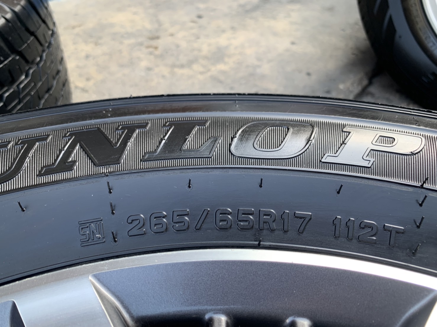 ล้อแม็ก ISUZU MU-X ขอบ 17 พร้อมยาง 265-65-17 Dunlop ปี 19 ล้อแม็ก ISUZU MU-X ขอบ 17 พร้อมยาง 265-65-17 Dunlop ปี 19