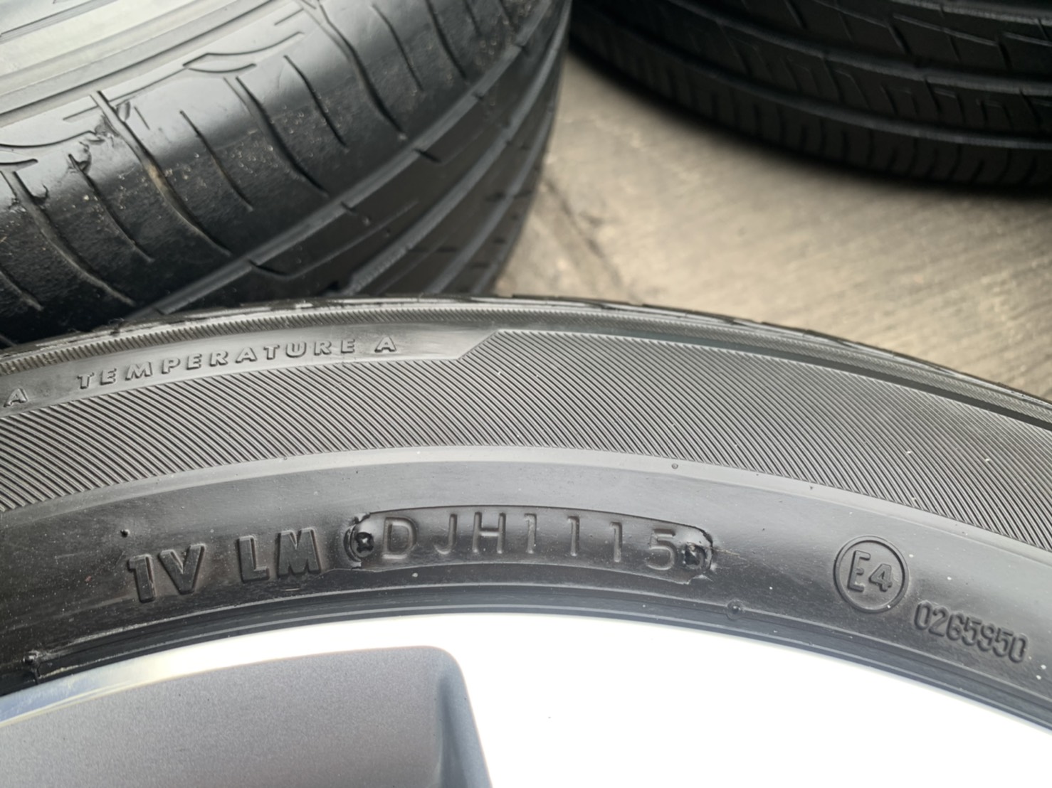 ล้อแม็ก Honda HRV ขอบ 17 สีบอร์นเงิน แถมยาง 215-55-17 ปี 15 ล้อแม็ก Honda HRV ขอบ 17 สีบอร์นเงิน แถมยาง 215-55-17 ปี 15