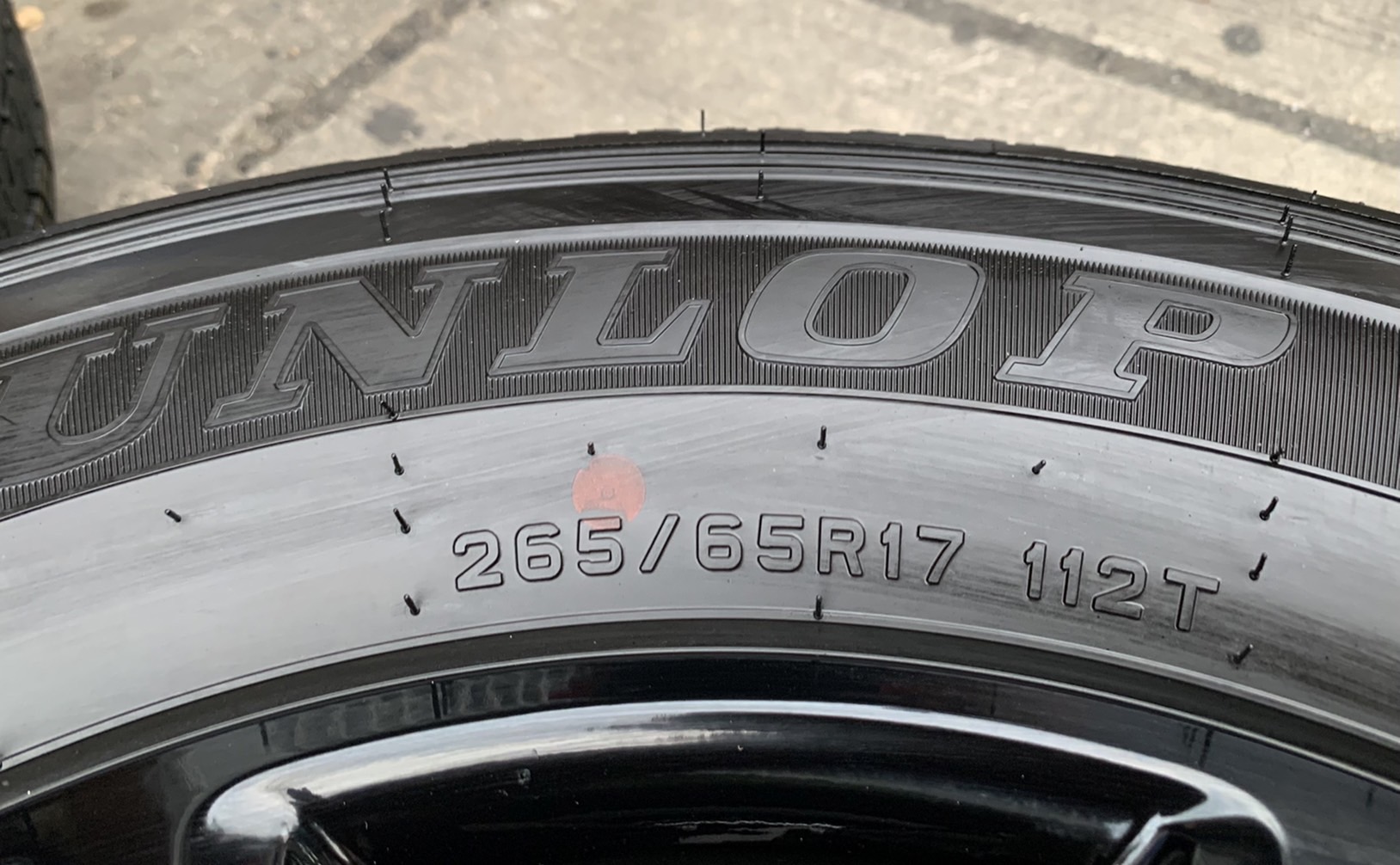 ล้อแม็กป้ายแดง Ford Ranger XLT ขอบ 17 สีดำแท้ พร้อมยางใหม่ป้ายแดง 265-65-17 Dunlop ปี 21 ใหม่ยกห้าง ล้อแม็กป้ายแดง Ford Ranger XLT ขอบ 17 สีดำแท้ พร้อมยางใหม่ป้ายแดง 265-65-17 Dunlop ปี 21 ใหม่ยกห้าง