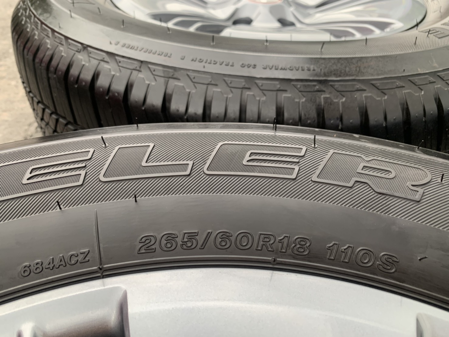 ล้อแม็กป้ายแดง ISUZU D-Max รุ่นใหม่ล่าสุด ขอบ 18 สีเทา พร้อมยางใหม่ป้ายแดง 265-60-18 Bridgestone ปี 21 ใหม่กริ๊บๆ ล้อแม็กป้ายแดง ISUZU D-Max รุ่นใหม่ล่าสุด ขอบ 18 สีเทา พร้อมยางใหม่ป้ายแดง 265-60-18 Bridgestone ปี 21 ใหม่กริ๊บๆ