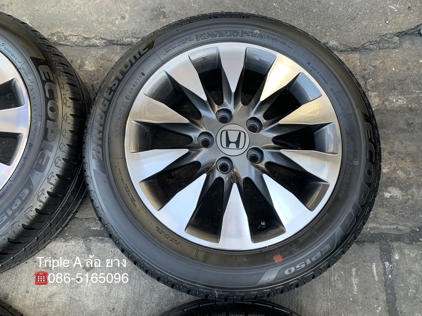 ล้อแม็ก 5รู114 Honda Civic FD ตัวท็อป ขอบ 16 สีเทาหน้าเงา พร้อมยาง 205-55-16 Bridgestone ปี 19 สวยๆ ล้อแม็ก 5รู114 Honda Civic FD ตัวท็อป ขอบ 16 สีเทาหน้าเงา พร้อมยาง 205-55-16 Bridgestone ปี 19 สวยๆ