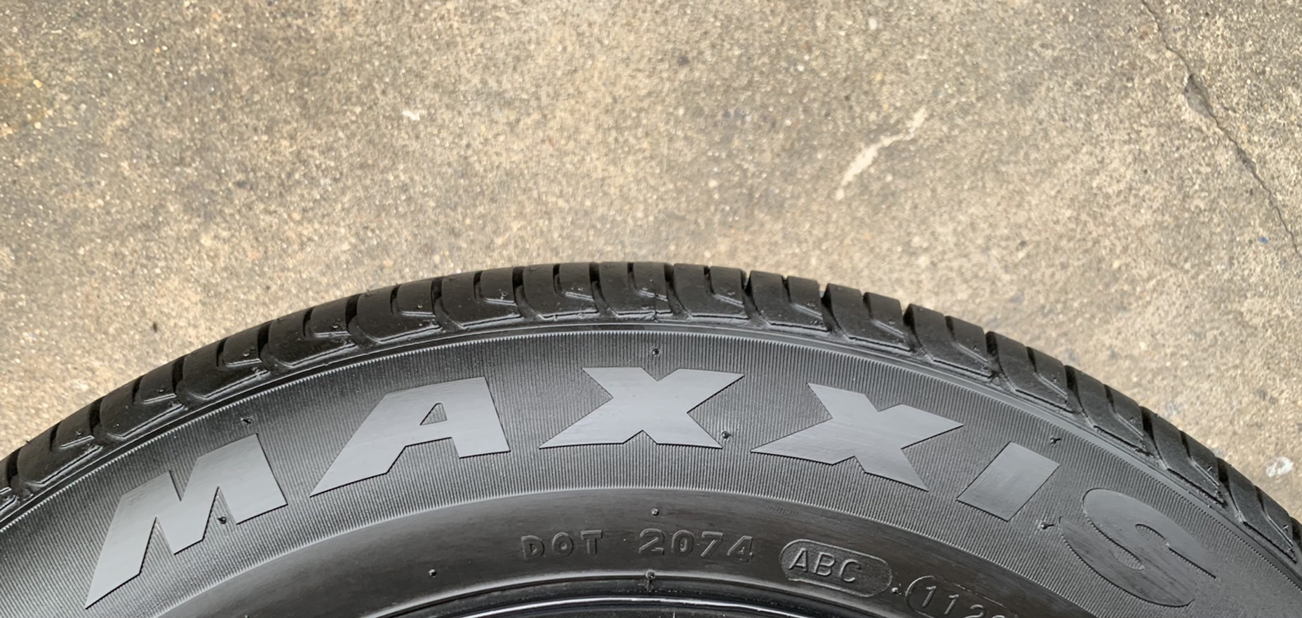 ยางป้ายแดง 175-65-15 Maxxis ปี 20 สวยกริ๊บ ยางป้ายแดง 175-65-15 Maxxis ปี 20 สวยกริ๊บ