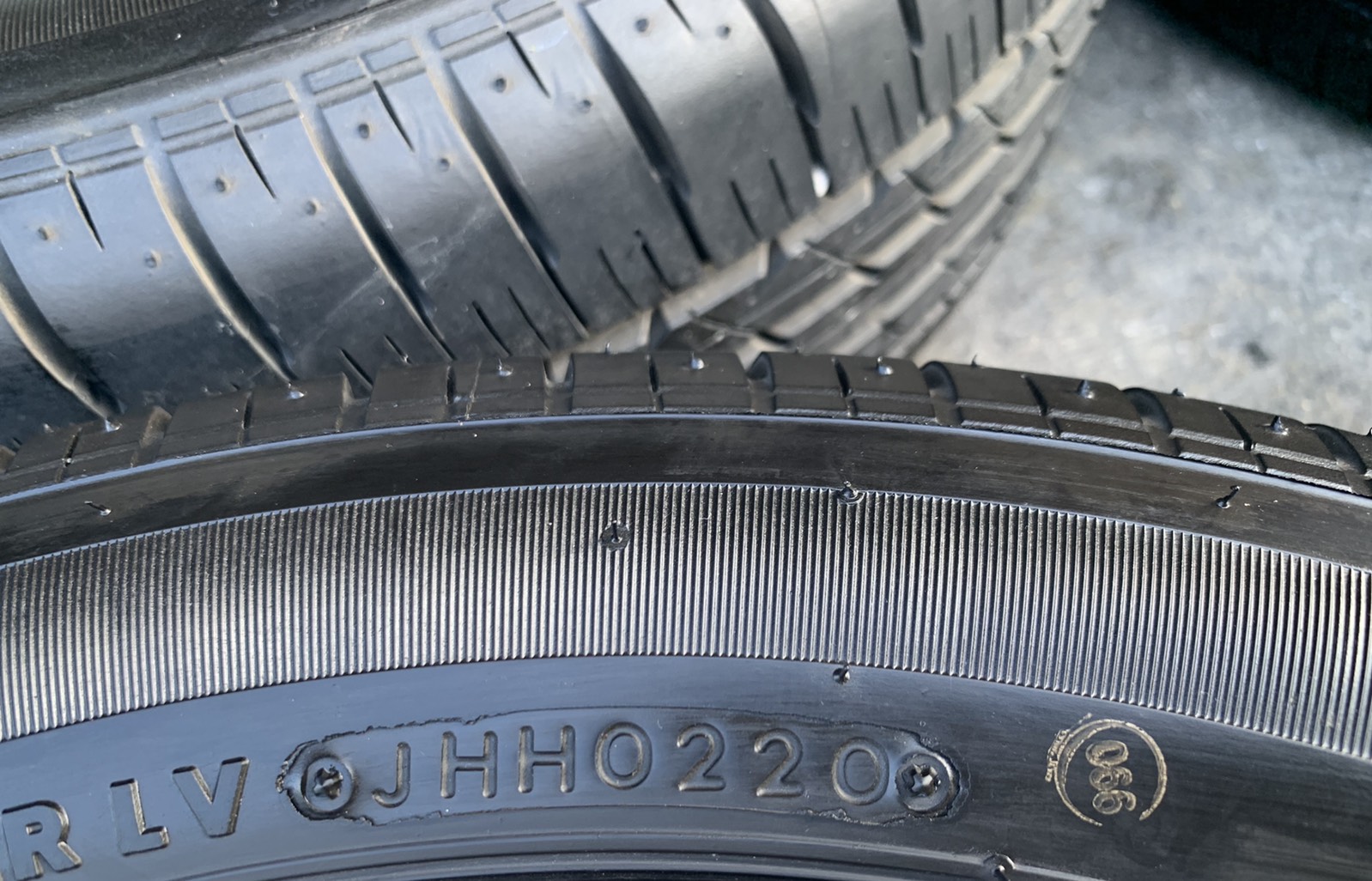ยางป้ายแดง 195-50-16 Bridgestone ปี 20 ยางป้ายแดง 195-50-16 Bridgestone ปี 20