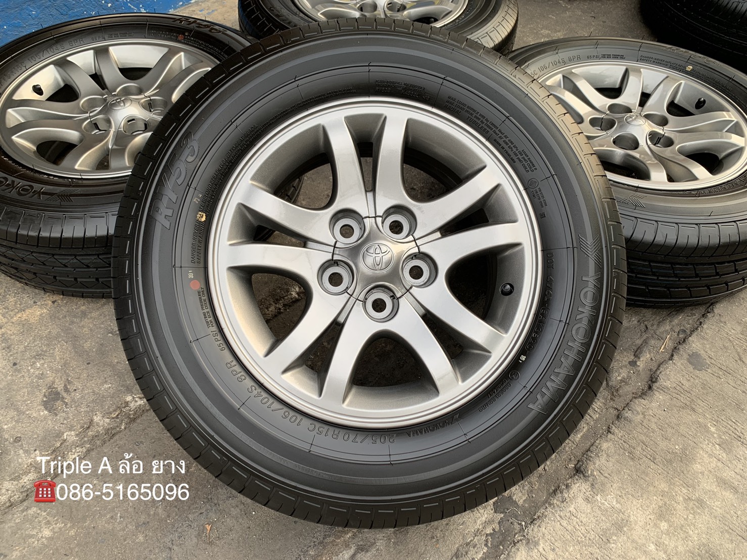 ล้อแม็ก Toyota Tiger D4D ขอบ 15 สีเทา พร้อมยางใหม่ป้ายแดง 205-70-15 Yokohama ปลายปี 20 สวยกริ๊บ ล้อแม็ก Toyota Tiger D4D ขอบ 15 สีเทา พร้อมยางใหม่ป้ายแดง 205-70-15 Yokohama ปลายปี 20 สวยกริ๊บ