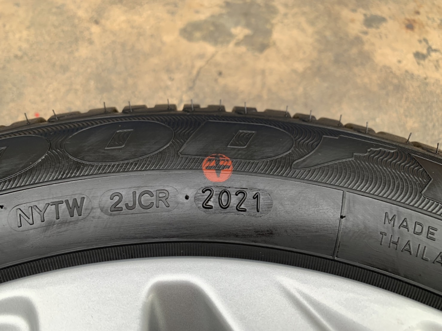 ล้อแม็กป้ายแดง Honda New Jazz ตัวรองท็อป ขอบ 15 พร้อมยางใหม่ป้ายแดง 175-65-15 GoodYear ปี 21 กริ๊บๆ ล้อแม็กป้ายแดง Honda New Jazz ตัวรองท็อป ขอบ 15 พร้อมยางใหม่ป้ายแดง 175-65-15 GoodYear ปี 21 กริ๊บๆ