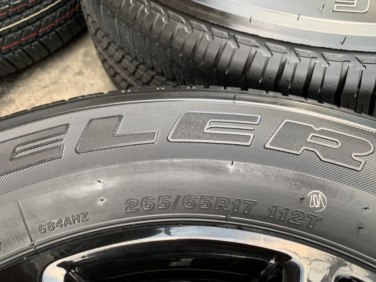 ล้อแม็กป้ายแดง Ford Ranger XLT ขอบ 17 สีดำแท้ พร้อมยางใหม่ป้ายแดง 265-65-17 Bridgestone ปี 21 ใหม่กริ๊บๆ