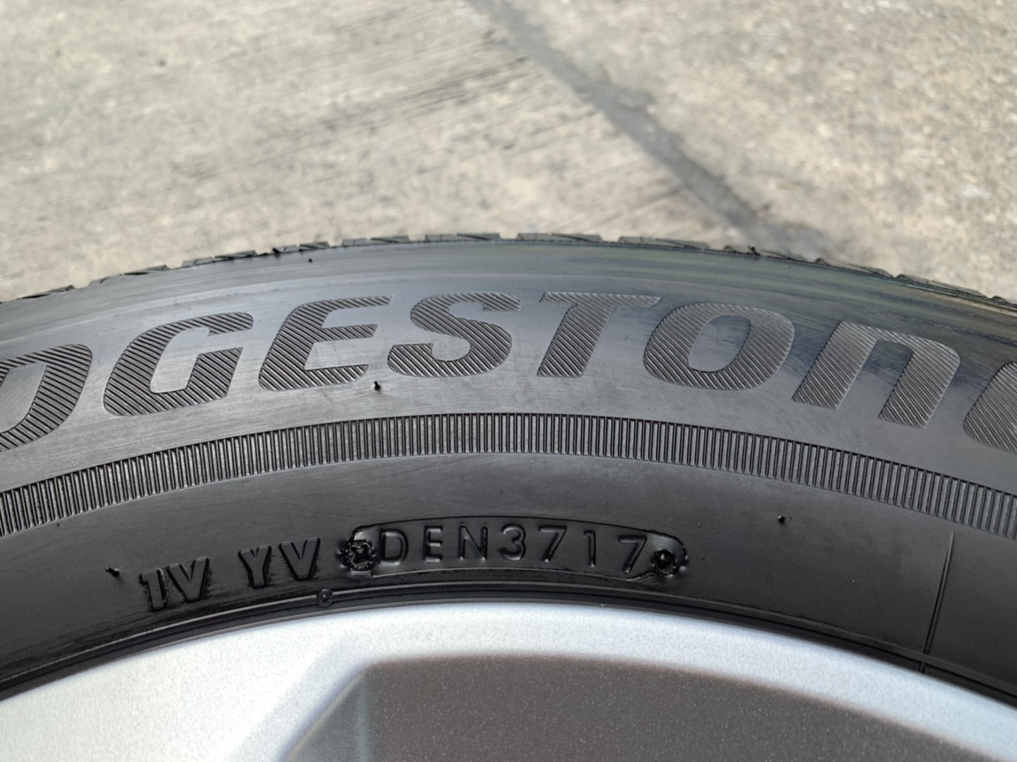 ล้อแม็กป้ายแดง 5รู114 Mitsu Triton รุ่นใหม่ล่าสุด ขอบ 16 พร้อมยาง 215-70-16 Bridgestone ปี 17 ล้อแม็กป้ายแดง 5รู114 Mitsu Triton รุ่นใหม่ล่าสุด ขอบ 16 พร้อมยาง 215-70-16 Bridgestone ปี 17