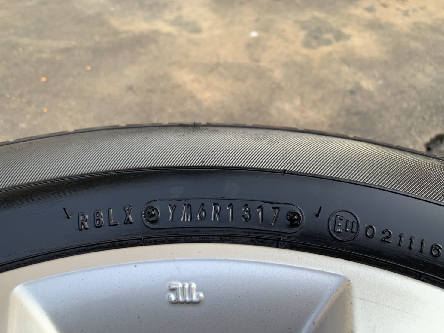 ล้อแม็ก 4รู114 Nissan Tida ขอบ 15 สีบอร์น พร้อมยาง 185-65-15 Dunlop ปี 17 ล้อแม็ก 4รู114 Nissan Tida ขอบ 15 สีบอร์น พร้อมยาง 185-65-15 Dunlop ปี 17