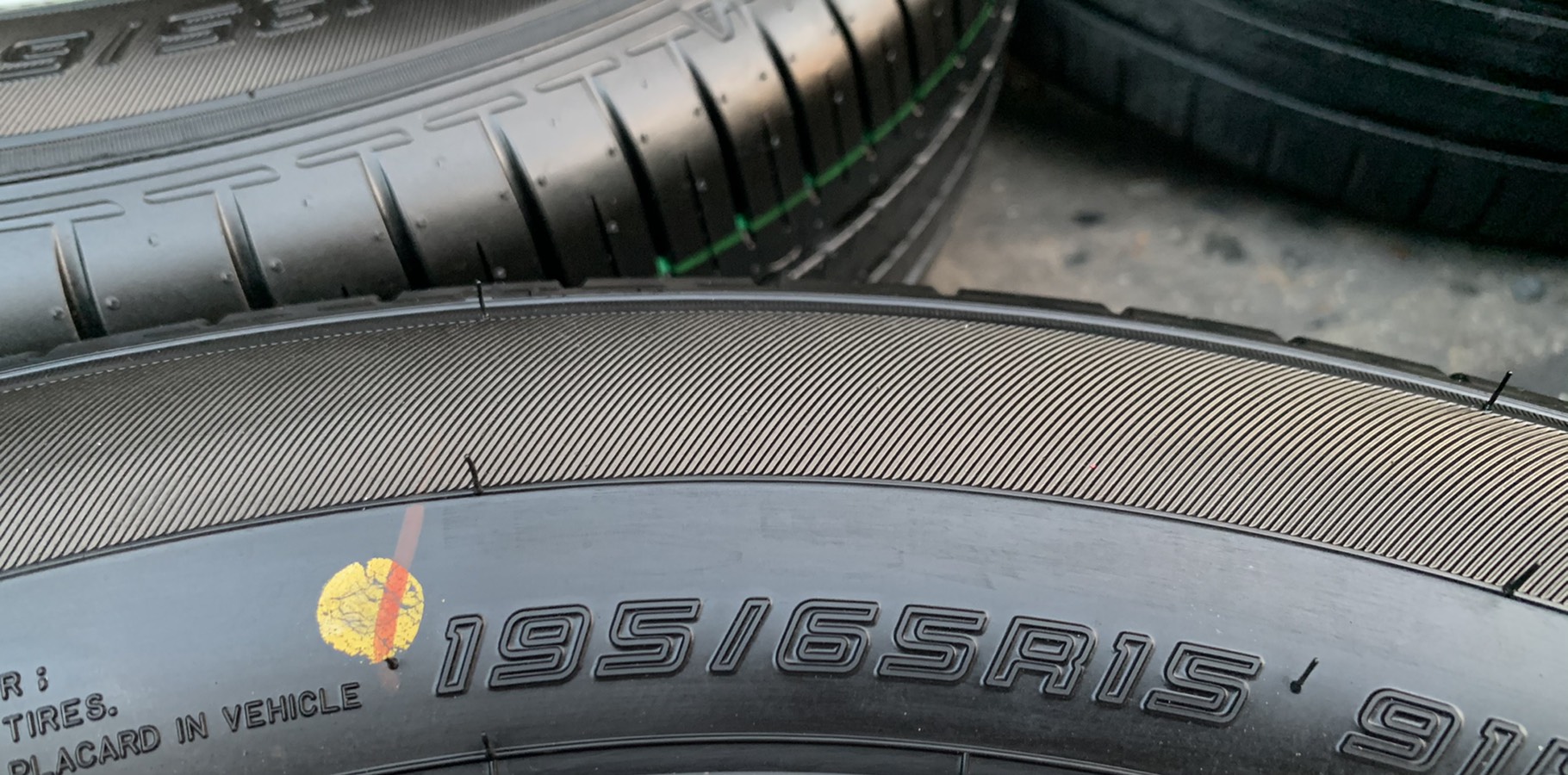 ยางใหม่ป้ายแดง 195-65-15 Dunlop ปลายปี 20 ใหม่ยกห้าง สวยกริ๊บ