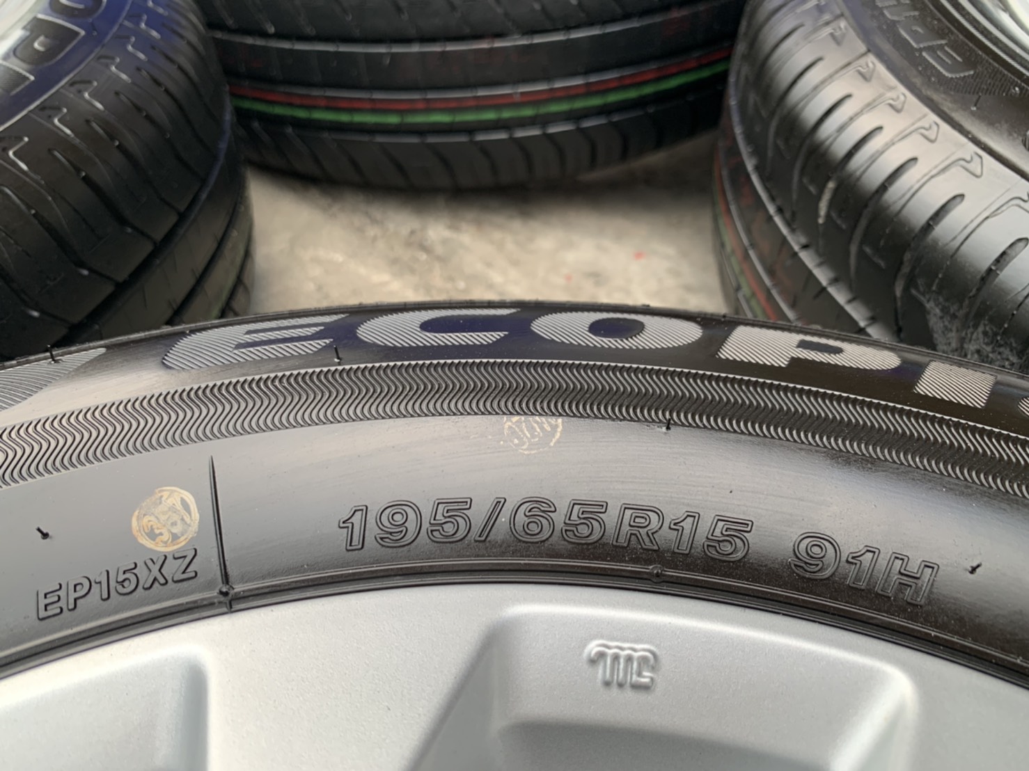 ล้อแม็กป้ายแดง Nissan Almera รุ่นใหม่ล่าสุด ขอบ 15 พร้อมยางใหม่ป้ายแดง 195-65-15 Bridgestone ปี 21 ใหม่กริ๊บๆ ล้อแม็กป้ายแดง Nissan Almera รุ่นใหม่ล่าสุด ขอบ 15 พร้อมยางใหม่ป้ายแดง 195-65-15 Bridgestone ปี 21 ใหม่กริ๊บๆ