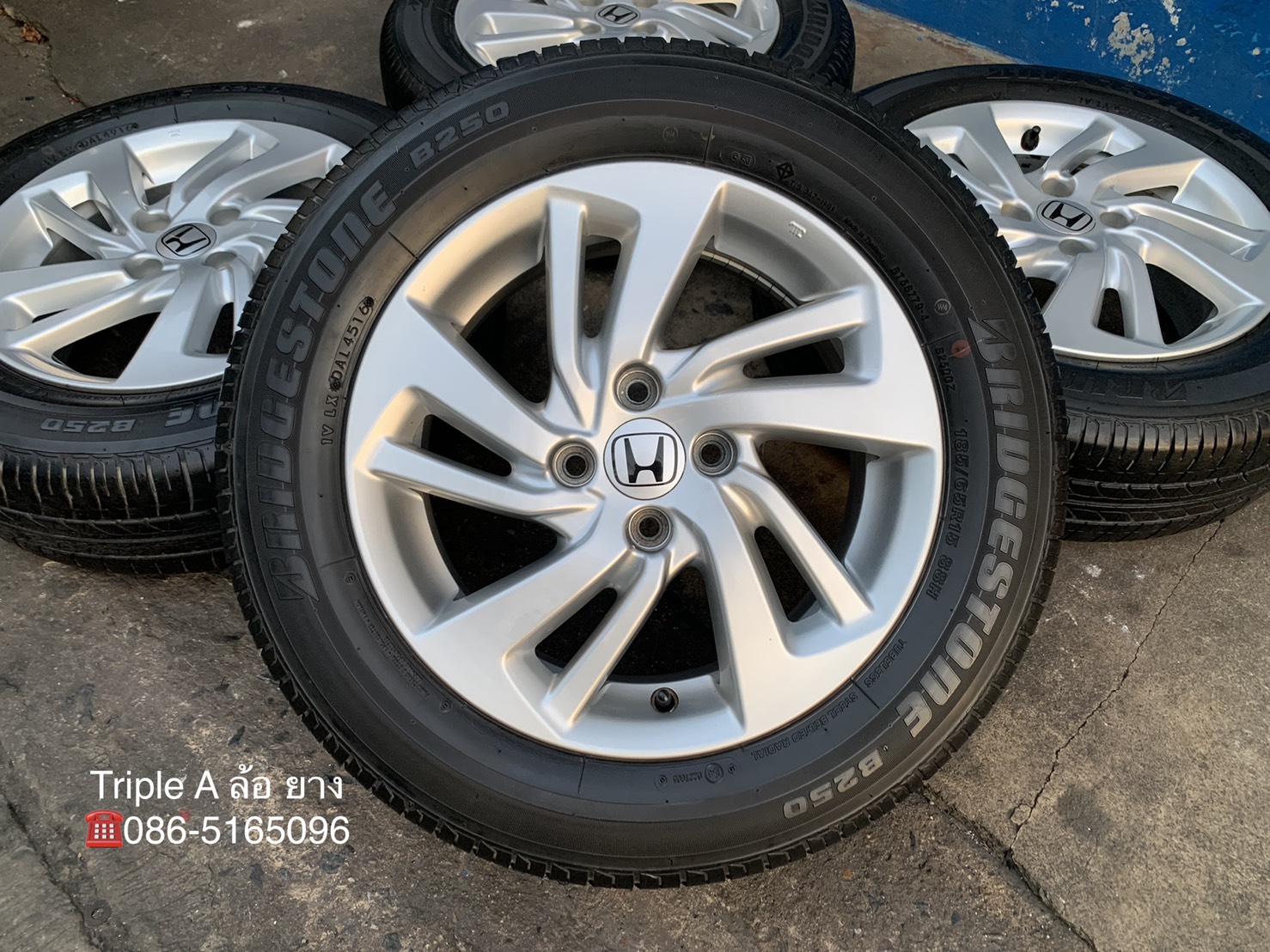 ล้อแม็ก Honda Jazz ขอบ 15 พร้อมยาง 185-65-15 Bridgestone ปี 16 สภาพดี ล้อแม็ก Honda Jazz ขอบ 15 พร้อมยาง 185-65-15 Bridgestone ปี 16 สภาพดี