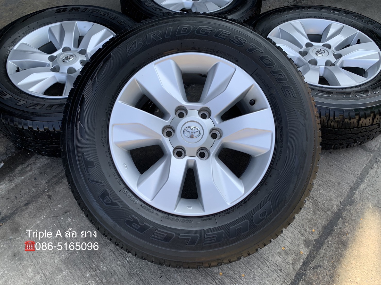 ล้อแม็ก Toyota Revo ขอบ17 พร้อมยาง 265-65-17 Bridgestone ปี 18 สภาพสวย ล้อแม็ก Toyota Revo ขอบ17 พร้อมยาง 265-65-17 Bridgestone ปี 18 สภาพสวย