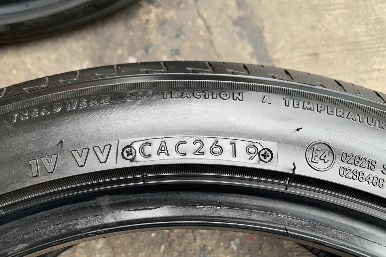 ยางป้ายแดง 235-45-18 Bridgestone สวยกริ๊บๆ ยางป้ายแดง 235-45-18 Bridgestone สวยกริ๊บๆ