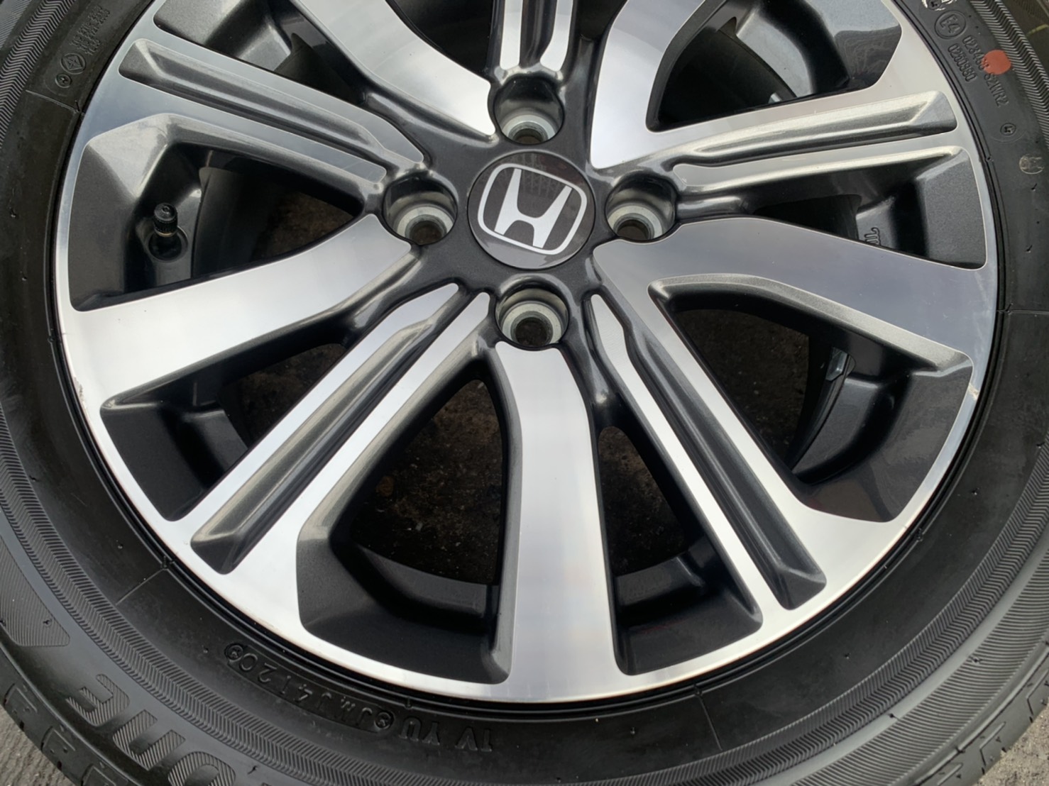 ล้อแม็ก Honda City ตัวท็อป ขอบ 15 ดำหน้าเงา พร้อมยางใหม่ป้ายแดง 175-65-15 Bridgestone ปลายปี 20