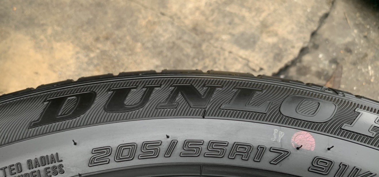 ยางป้ายแดง 205-55-17 Dunlop สวยกริ๊บ ใส่กับ Wish ,Altis ,Civic หรือ รถเก๋งขนาดกลาง ได้หลายรุ่น ยางป้ายแดง 205-55-17 Dunlop สวยกริ๊บ ใส่กับ Wish ,Altis ,Civic หรือ รถเก๋งขนาดกลาง ได้หลายรุ่น