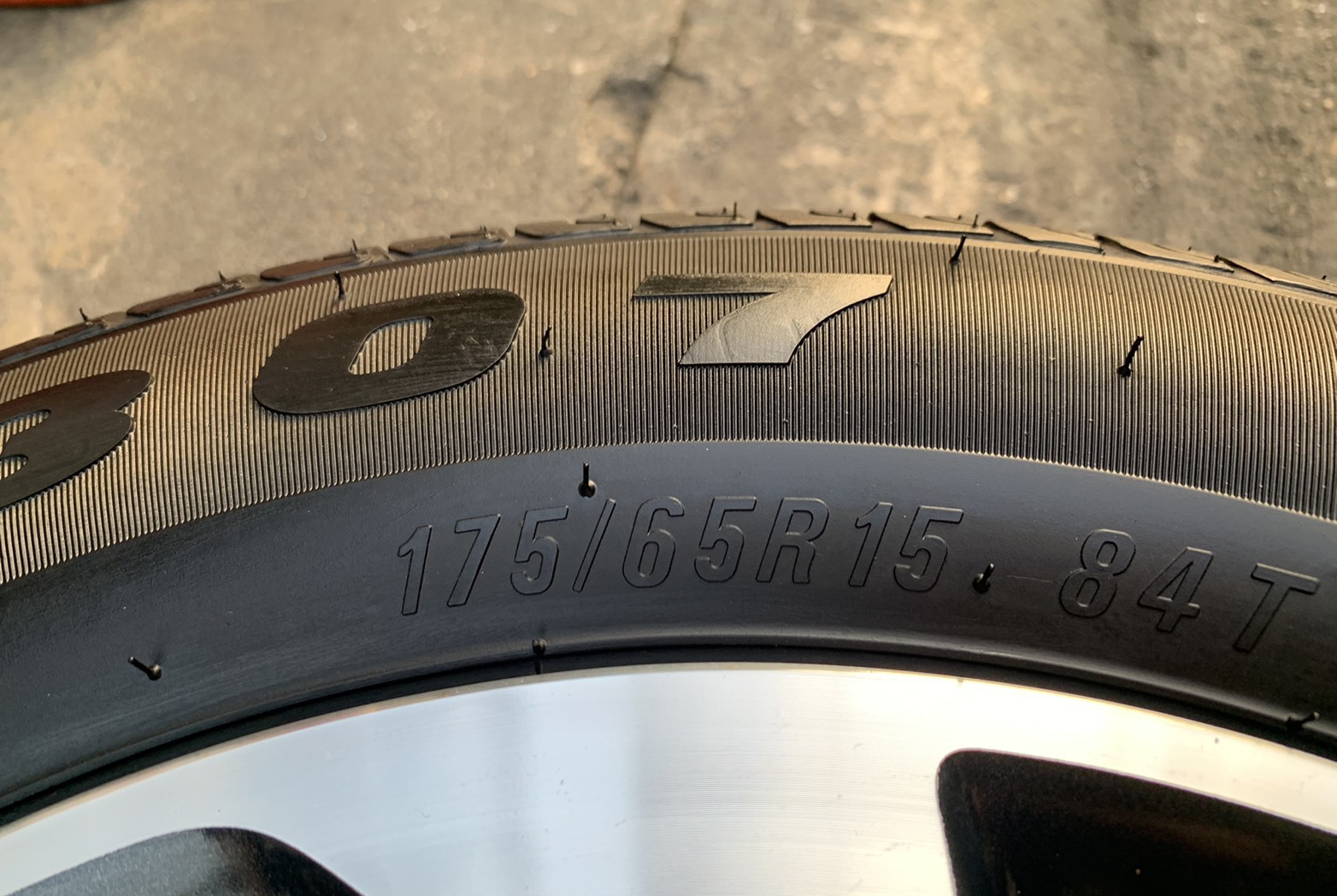 ล้อแม็ก Honda City ลายใบพัด ขอบ 15 เทาปัดเงา พร้อมยางป้ายแดง 175-65-15 Maxxis ปี 21 สวยกริ๊บ