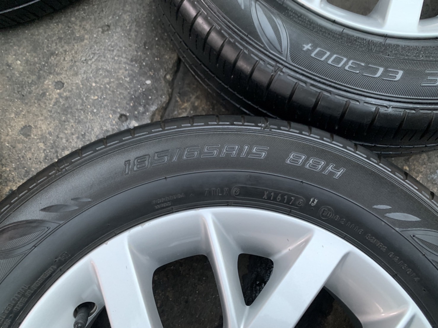 ล้อแม็ก Nissan Note ขอบ 15 พร้อมยาง 185-65-15 Dunlop ปี 17 ใส่กับ March, Almera ได้เลย ล้อแม็ก Nissan Note ขอบ 15 พร้อมยาง 185-65-15 Dunlop ปี 17 ใส่กับ March, Almera ได้เลย