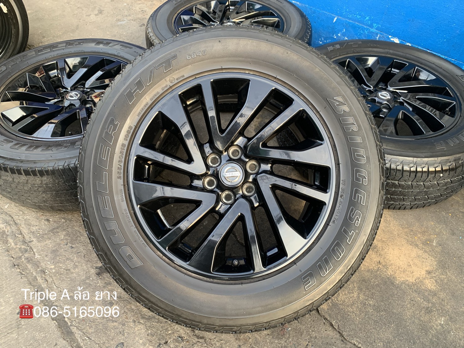 ล้อแม็ก Nissan Navara Caliber NP300 Black Edition ขอบ 18 พร้อมยาง 255-60-18 Bridgestone ปลายปี 17 ล้อแม็ก Nissan Navara Caliber NP300 Black Edition ขอบ 18 พร้อมยาง 255-60-18 Bridgestone ปลายปี 17