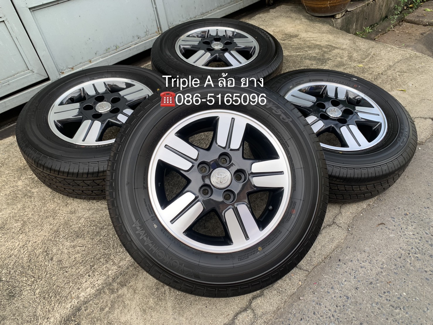 ล้อแม็ก 5รู114 Toyota Vigo ขอบ 15 สีเทาหน้าเงา พร้อมยางป้ายแดง 205-70-15 Yokohama ปลายปี 20