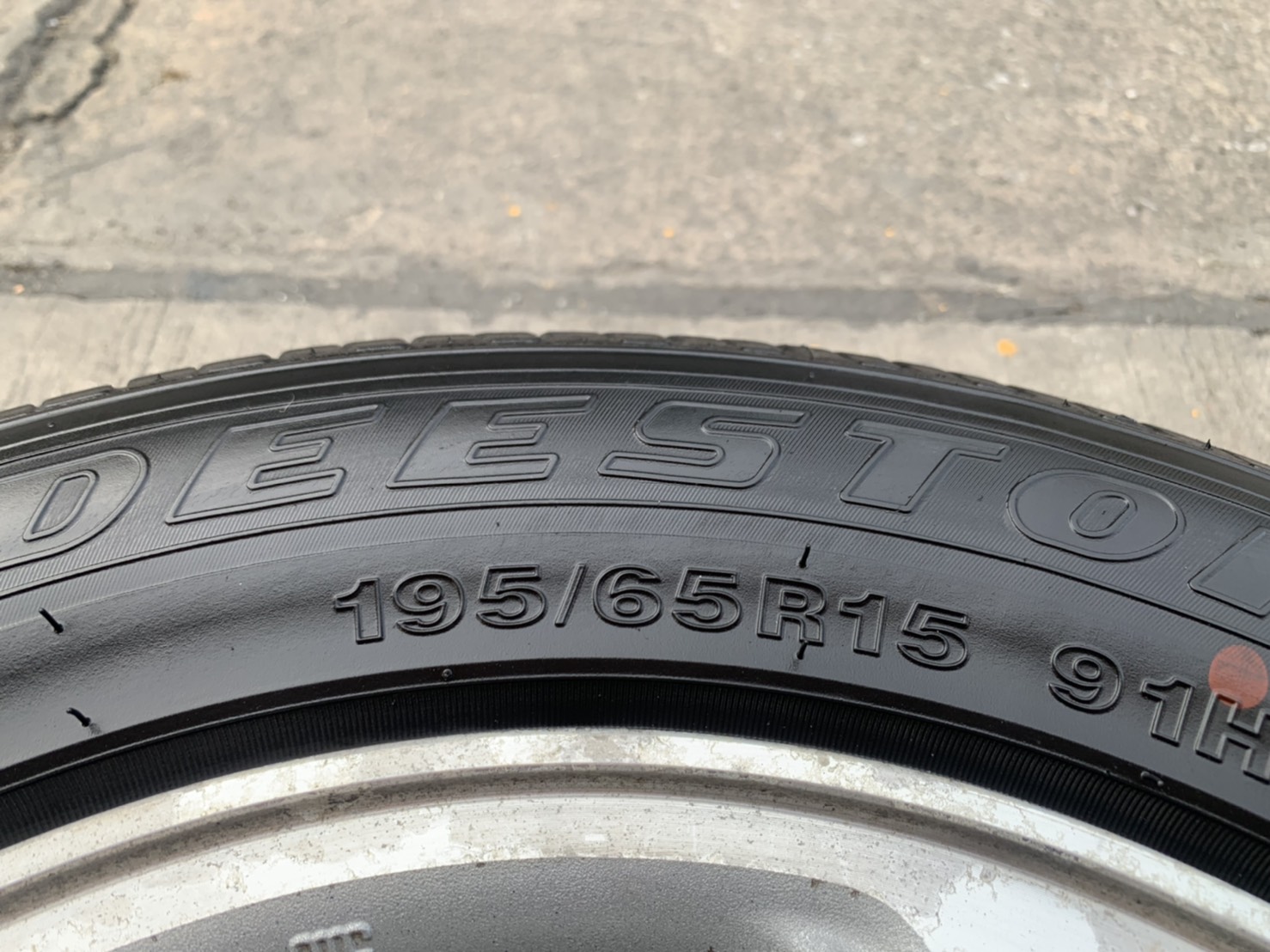 ล้อแม็ก 5รู114 Honda Civic FD ขอบ 15 สีบอร์นหน้าเงา พร้อมยาง 195-65-15 Deestone ปลายปี 17 ล้อแม็ก 5รู114 Honda Civic FD ขอบ 15 สีบอร์นหน้าเงา พร้อมยาง 195-65-15 Deestone ปลายปี 17