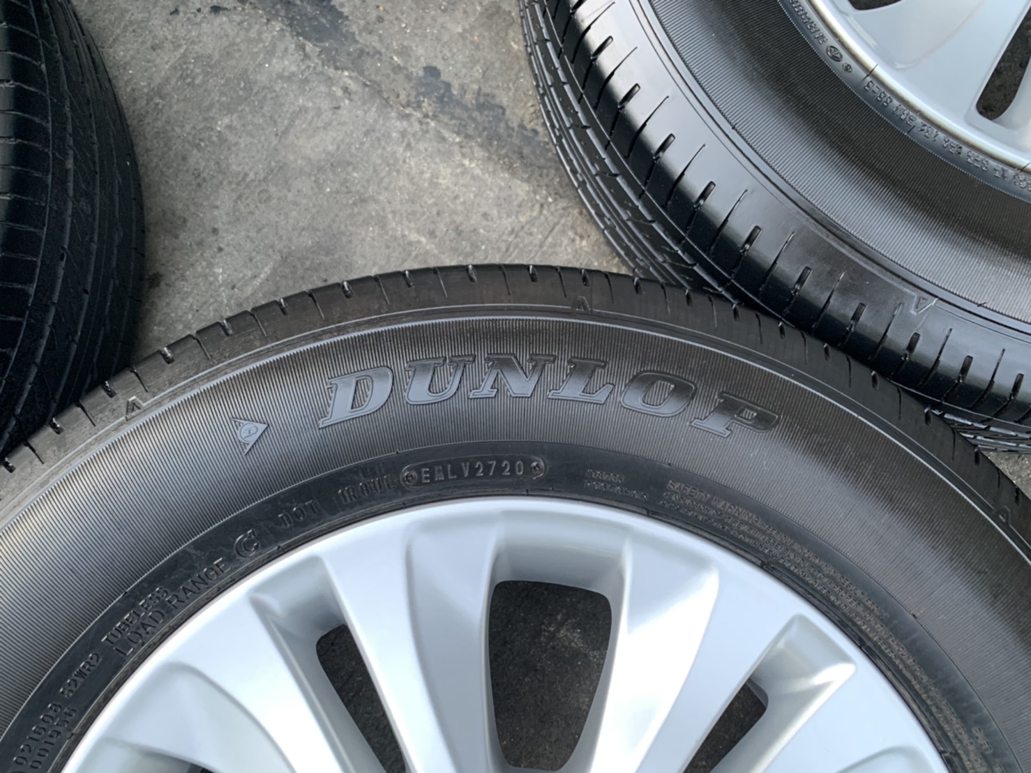 ล้อแม็ก 5รู114 Toyota Revo ขอบ 16 พร้อมยาง 215-65-16 Dunlop ปี 20 สภาพสวย ล้อแม็ก 5รู114 Toyota Revo ขอบ 16 พร้อมยาง 215-65-16 Dunlop ปี 20 สภาพสวย