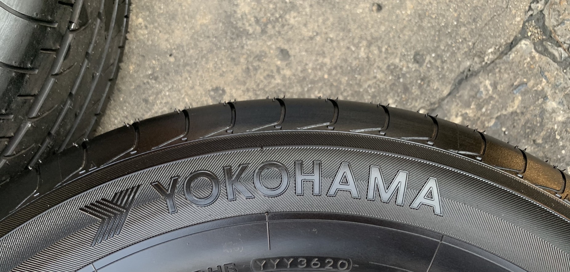 ยางป้ายแดง 215-65-16 Yokohama Made in JAPAN ปลายปี 20
