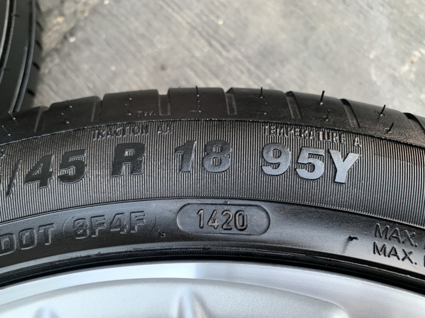 ล้อแม็ก Toyota Camry รุ่นใหม่ล่าสุด ขอบ 18 พร้อมยาง 225-45-18 APOLLO ปี 20 ล้อแม็ก Toyota Camry รุ่นใหม่ล่าสุด ขอบ 18 พร้อมยาง 225-45-18 APOLLO ปี 20