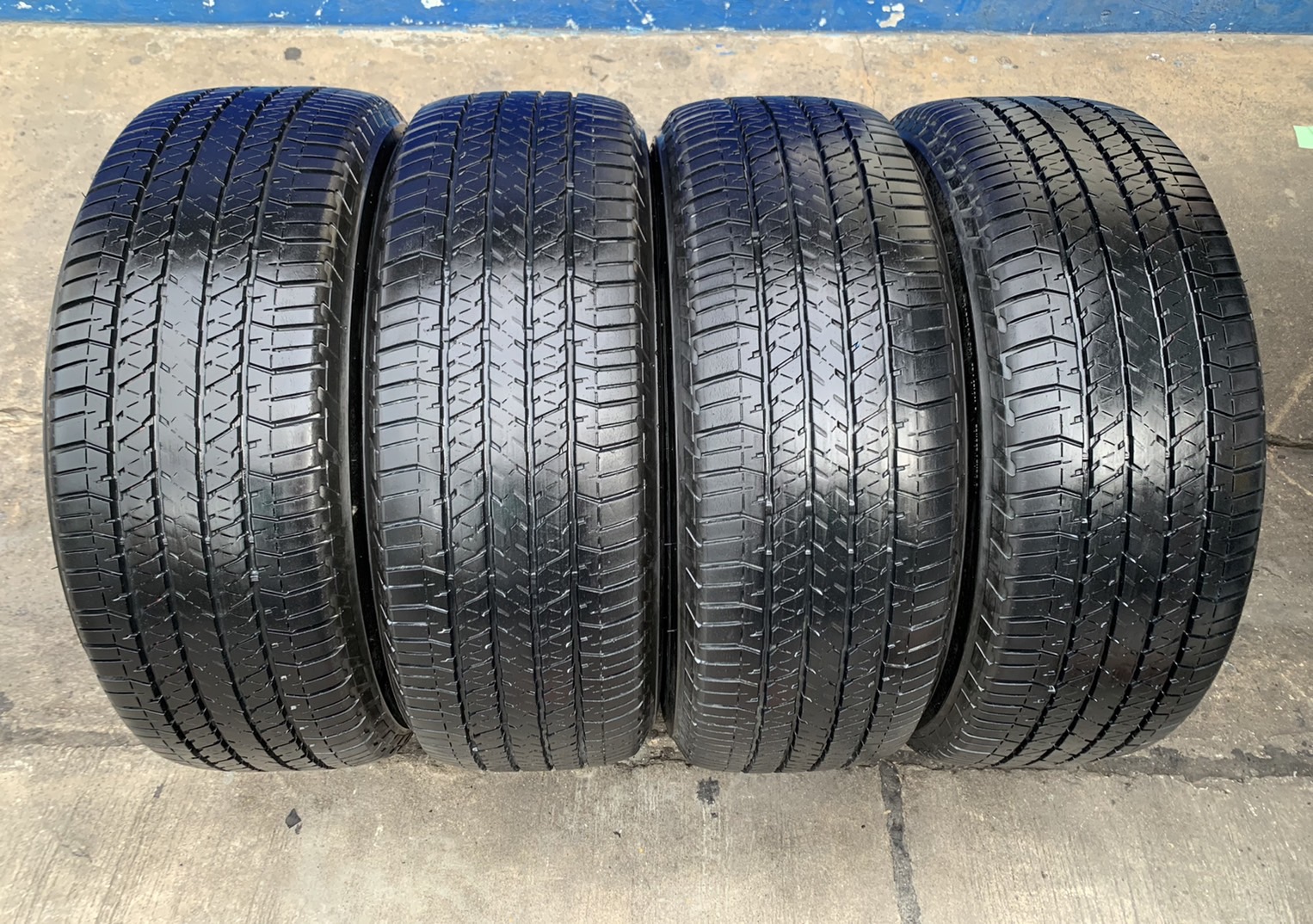 ล้อแม็ก Toyota Fortuner ขอบ 18 ดำหน้าเงา พร้อมยาง 265-60-18 Bridgestone ปี 19 ใส่กับ Toyota Fortuner ล้อแม็ก Toyota Fortuner ขอบ 18 ดำหน้าเงา พร้อมยาง 265-60-18 Bridgestone ปี 19 ใส่กับ Toyota Fortuner