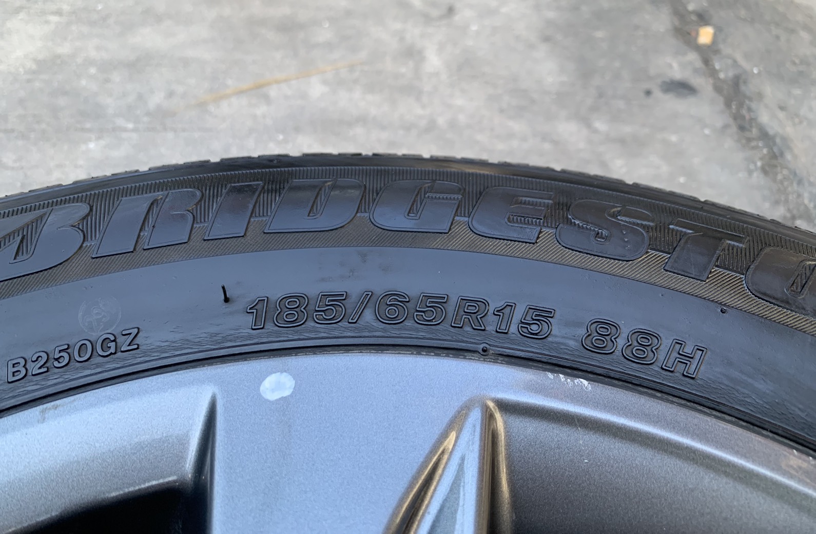 ล้อแม็ก Nissan Almera Sportech ขอบ 15 แถมยาง 185-65-15 Bridgestone ปี 18 ล้อแม็ก Nissan Almera Sportech ขอบ 15 แถมยาง 185-65-15 Bridgestone ปี 18