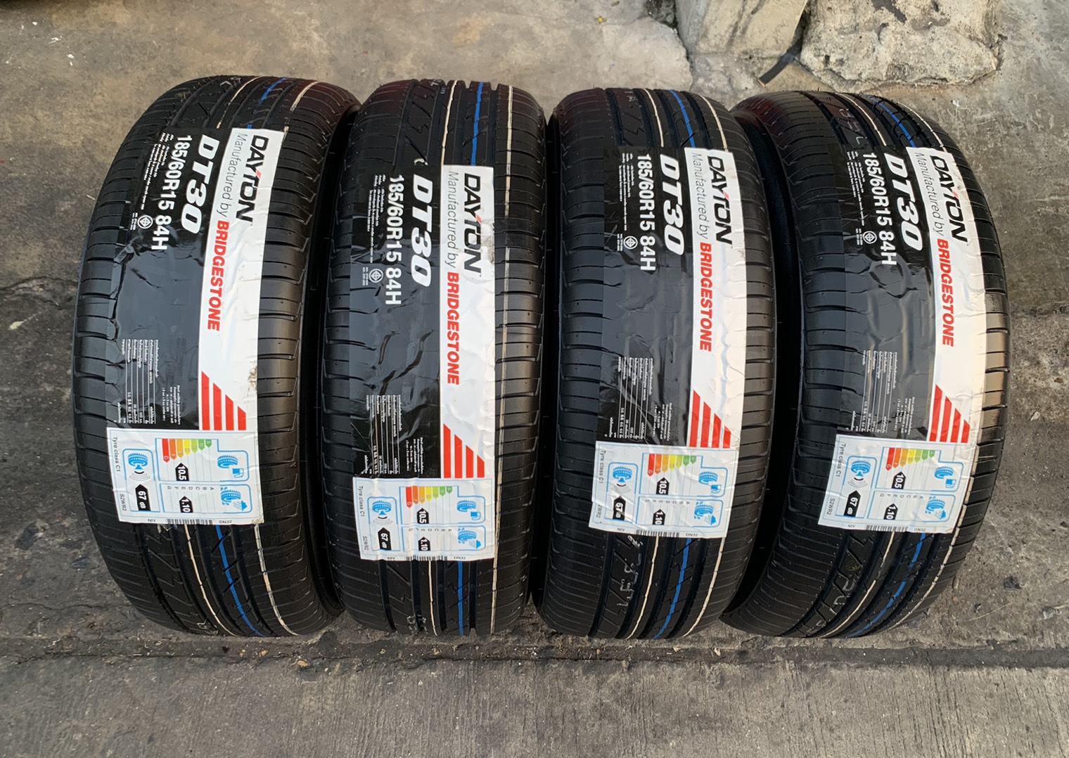 ล้อแม็ก Toyota Vios 12 ก้าน ขอบ 15 สีดำปัดหน้าเงา พร้อมยางใหม่ 185-60-15 DAYTON ปี 21 สวยกริ๊บๆ ล้อแม็ก Toyota Vios 12 ก้าน ขอบ 15 สีดำปัดหน้าเงา พร้อมยางใหม่ 185-60-15 DAYTON ปี 21 สวยกริ๊บๆ