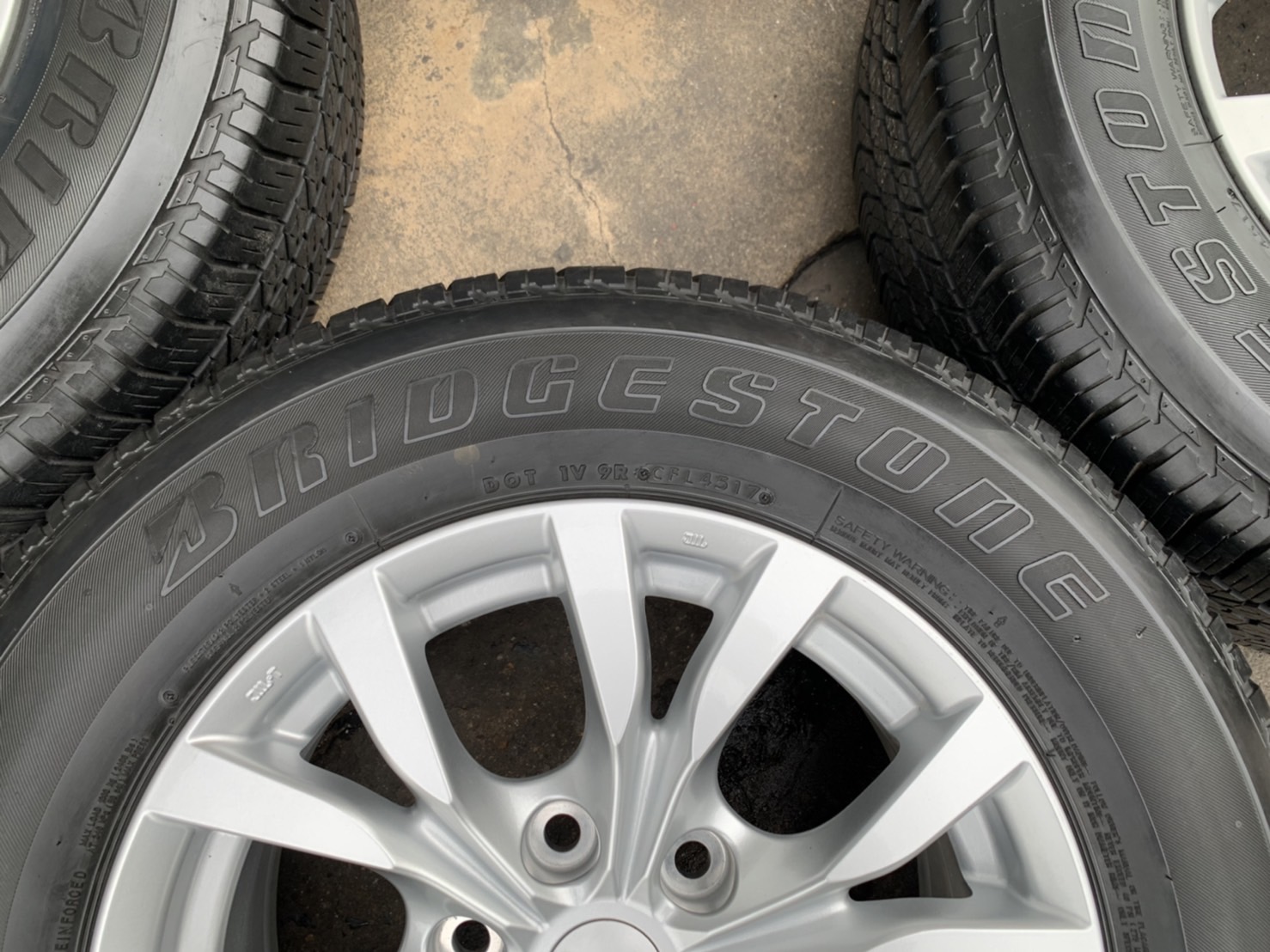 ล้อแม็ก Mitsu Pajero ก้านวาย ขอบ 17 พร้อมยาง 245-65-17 Bridgestone ปลายปี 17 ล้อแม็ก Mitsu Pajero ก้านวาย ขอบ 17 พร้อมยาง 245-65-17 Bridgestone ปลายปี 17