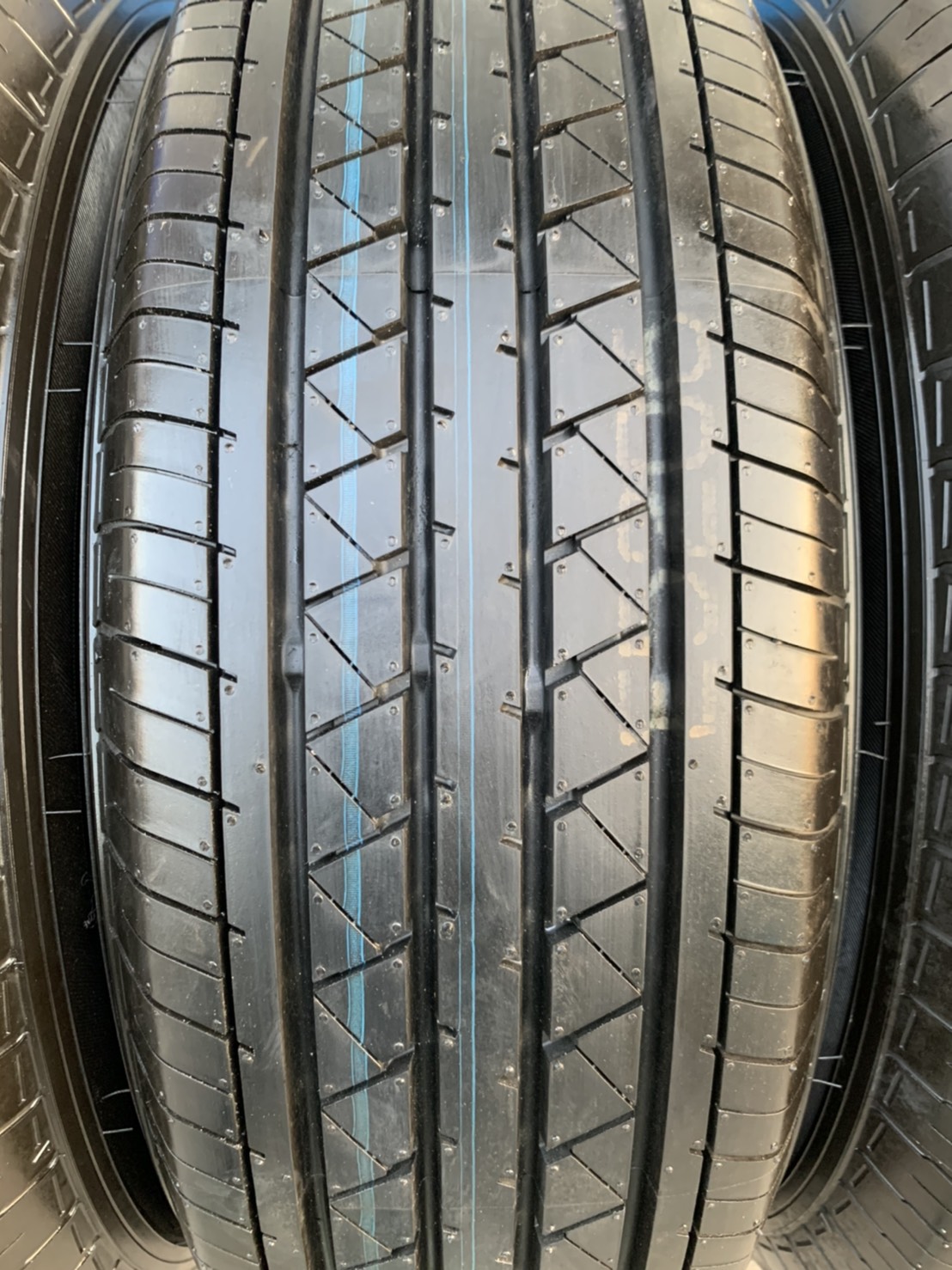 ล้อแม็ก 5รู114 Toyota Tiger D4D ขอบ 15 สีเทา พร้อมยางป้ายแดง 205-70-15 Yokohama ปลายปี 20 สวยกริ๊บ