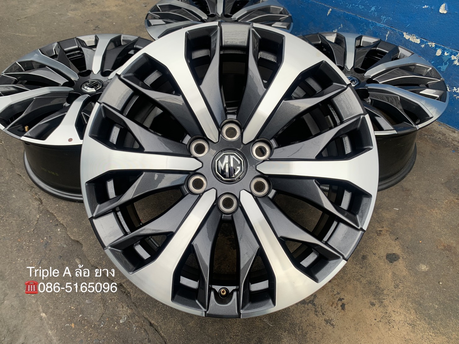 ล้อแม็กป้ายแดง 6รู130 MG Extender รุ่นใหม่ล่าสุด ขอบ 18 สีเทาหน้าเงา สวยกริ๊บ ล้อแม็กป้ายแดง 6รู130 MG Extender รุ่นใหม่ล่าสุด ขอบ 18 สีเทาหน้าเงา สวยกริ๊บ