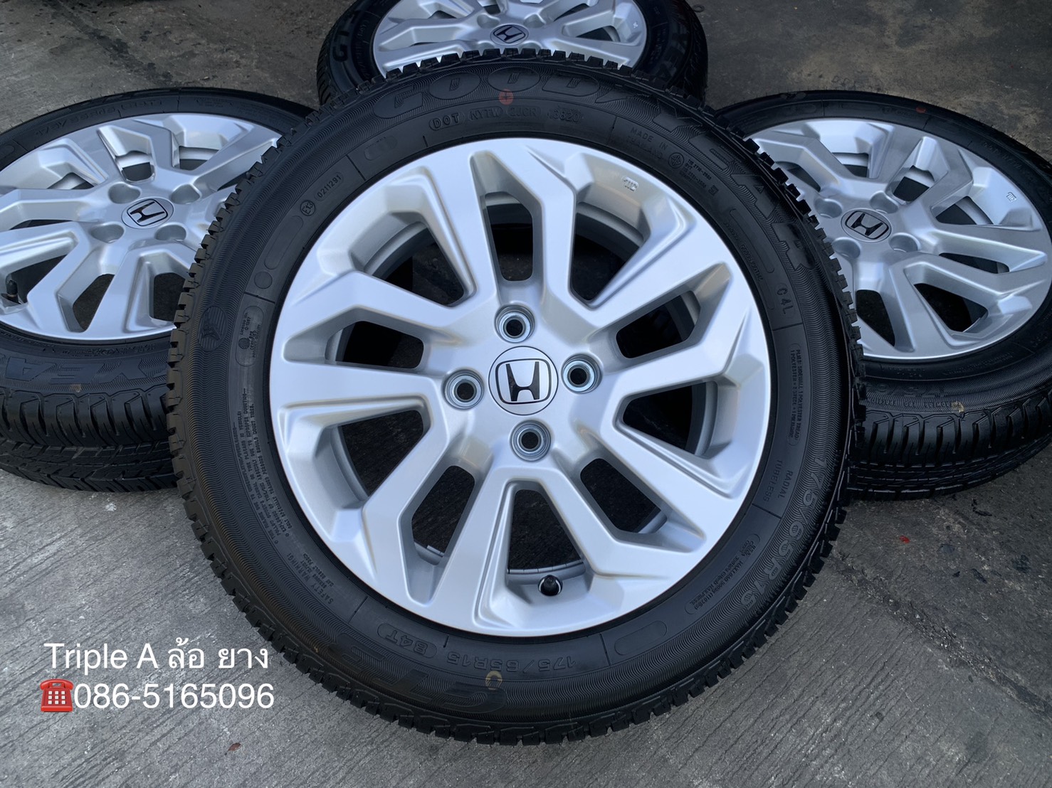 ล้อแม็กป้ายแดง Honda New Jazz ตัวรองท็อป ขอบ 15 พร้อมยางป้ายแดง 175-65-15 GoodYear ปลายปี 20 กริ๊บๆ ล้อแม็กป้ายแดง Honda New Jazz ตัวรองท็อป ขอบ 15 พร้อมยางป้ายแดง 175-65-15 GoodYear ปลายปี 20 กริ๊บๆ