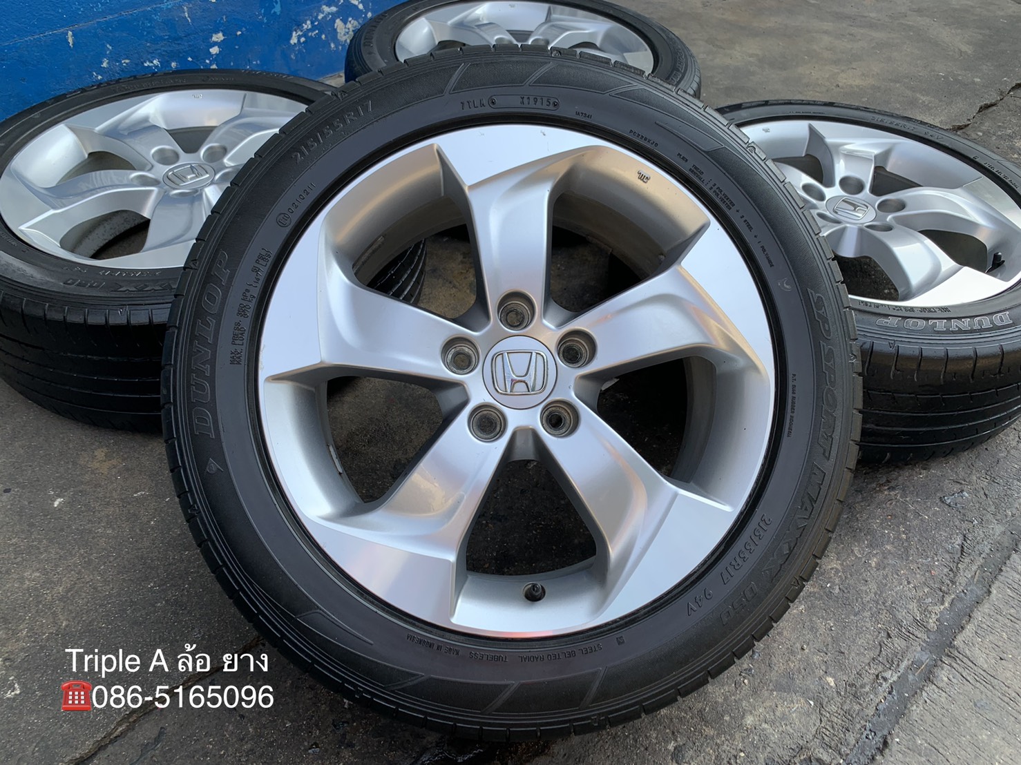 ล้อแม็ก 5รู114 Honda HRV ขอบ 17 สีบอร์นเงิน แถมยาง 215-55-17 Dunlop ปี 15 ล้อแม็ก 5รู114 Honda HRV ขอบ 17 สีบอร์นเงิน แถมยาง 215-55-17 Dunlop ปี 15