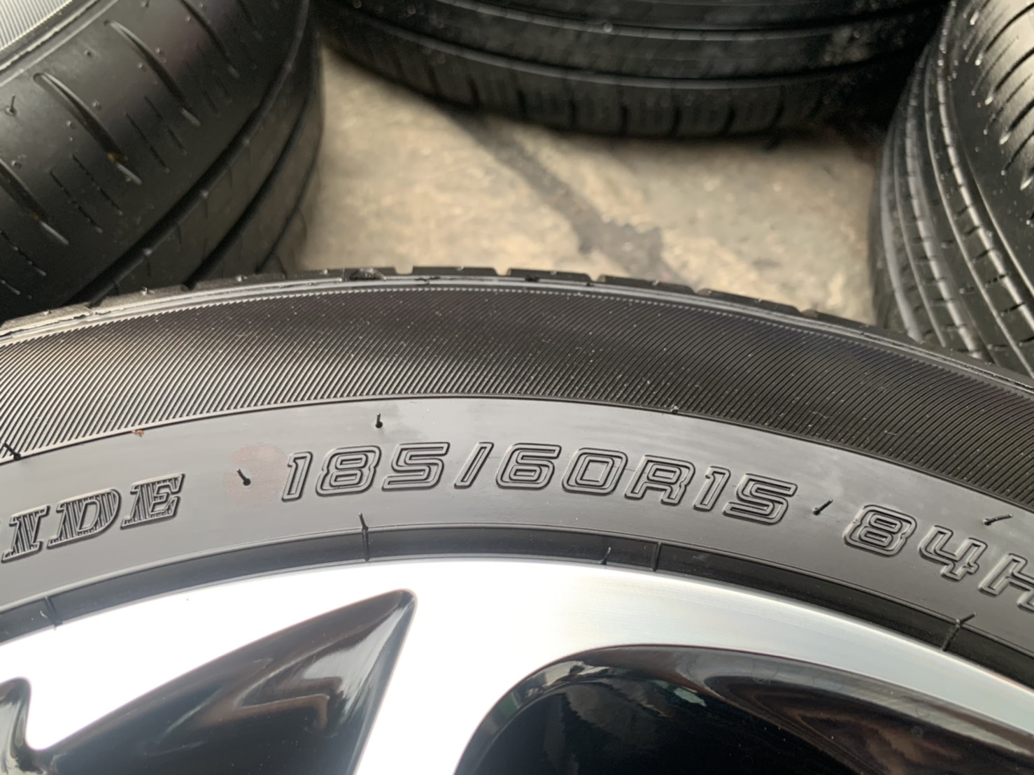 ล้อแม็ก Toyota Yaris Ativ รุ่นใหม่ล่าสุด ขอบ 15 พร้อมยาง 185-60-15 Dunlop ปลายปี 20 ล้อแม็ก Toyota Yaris Ativ รุ่นใหม่ล่าสุด ขอบ 15 พร้อมยาง 185-60-15 Dunlop ปลายปี 20