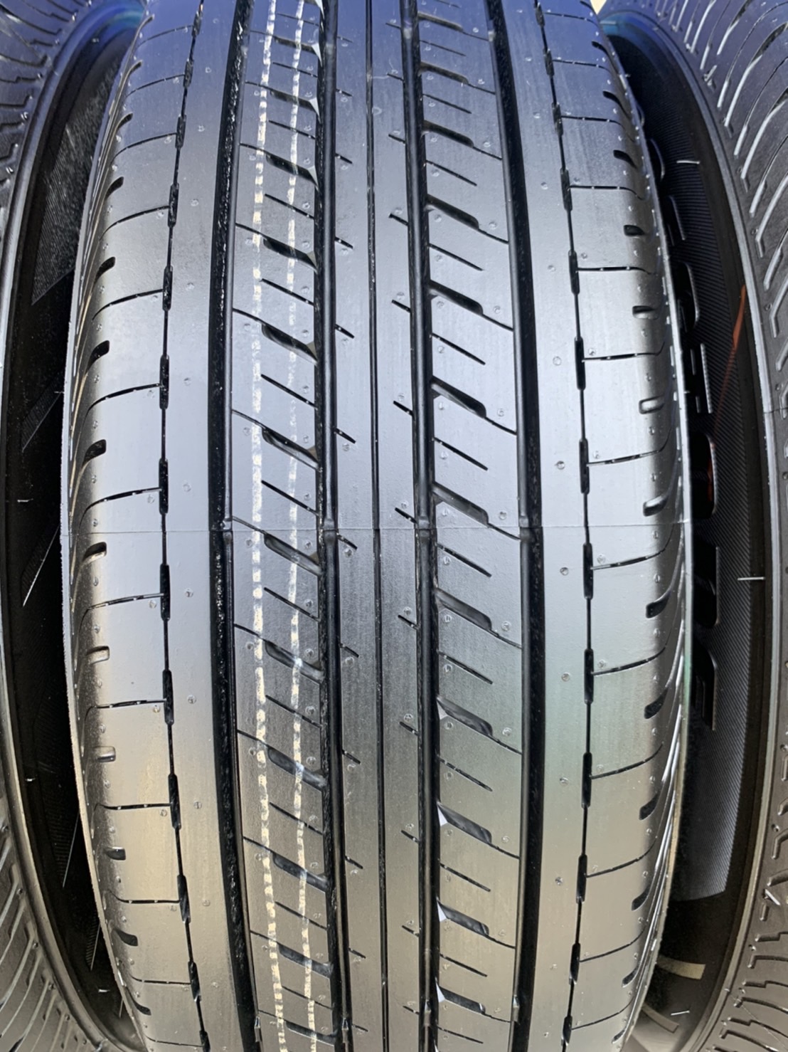ยางป้ายแดง 215-70-15 Bridgestone ปลายปี 21 ใหม่กริ๊บๆ ใส่กับรถกระบะตัวเตี้ยได้ทุกรุ่น
