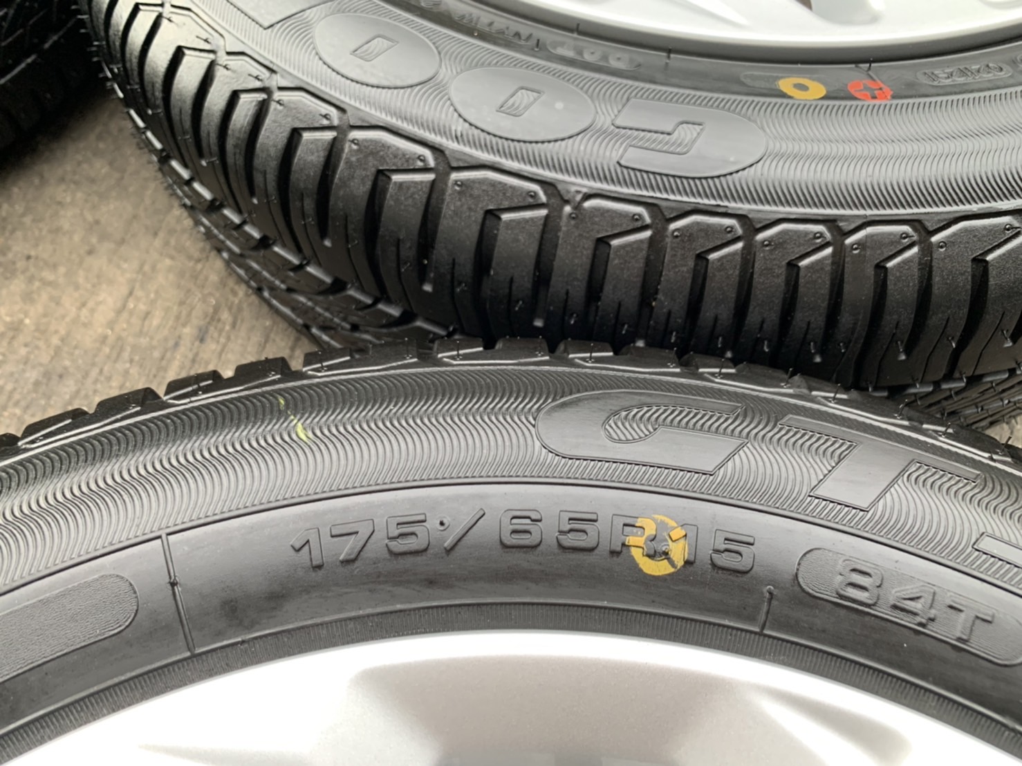 ล้อแม็กป้ายแดง Honda New Jazz ตัวรองท็อป ขอบ 15 พร้อมยางใหม่ป้ายแดง 175-65-15 GoodYear ปี 21 กริ๊บๆ ล้อแม็กป้ายแดง Honda New Jazz ตัวรองท็อป ขอบ 15 พร้อมยางใหม่ป้ายแดง 175-65-15 GoodYear ปี 21 กริ๊บๆ