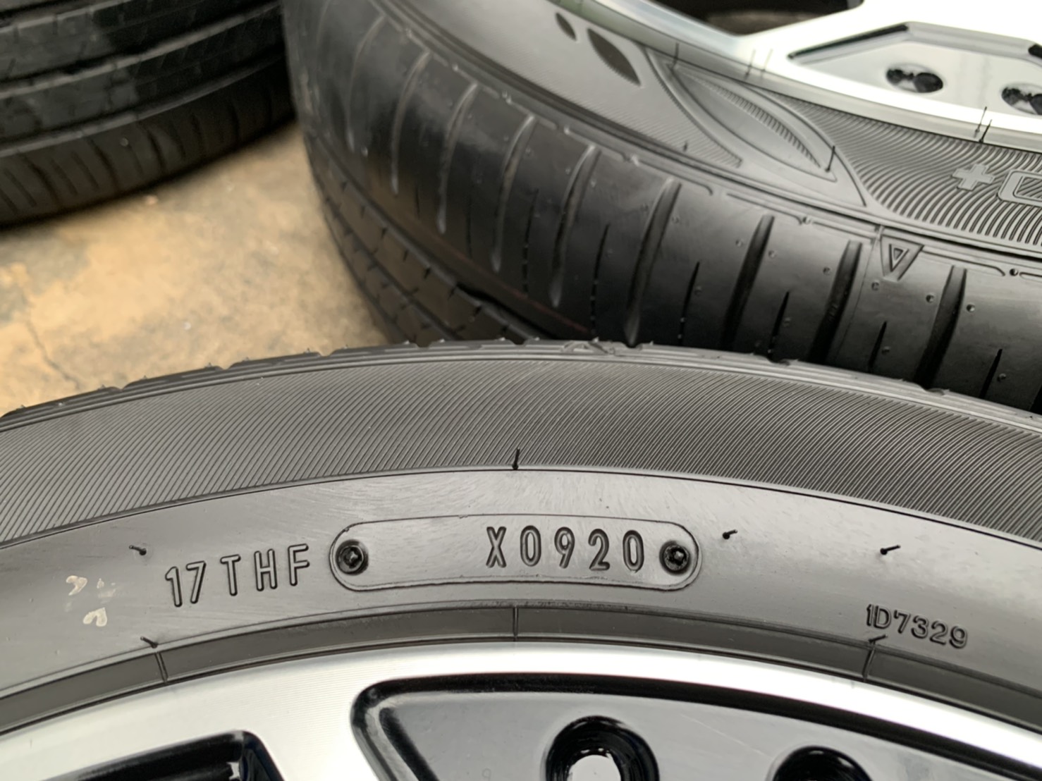 ล้อแม็กป้ายแดง Mitsu Xpander Cross รุ่นใหม่ล่าสุด ขอบ 17 ดำหน้าเงา พร้อมยางป้ายแดง 205-55-17 Dunlop ล้อแม็กป้ายแดง Mitsu Xpander Cross รุ่นใหม่ล่าสุด ขอบ 17 ดำหน้าเงา พร้อมยางป้ายแดง 205-55-17 Dunlop